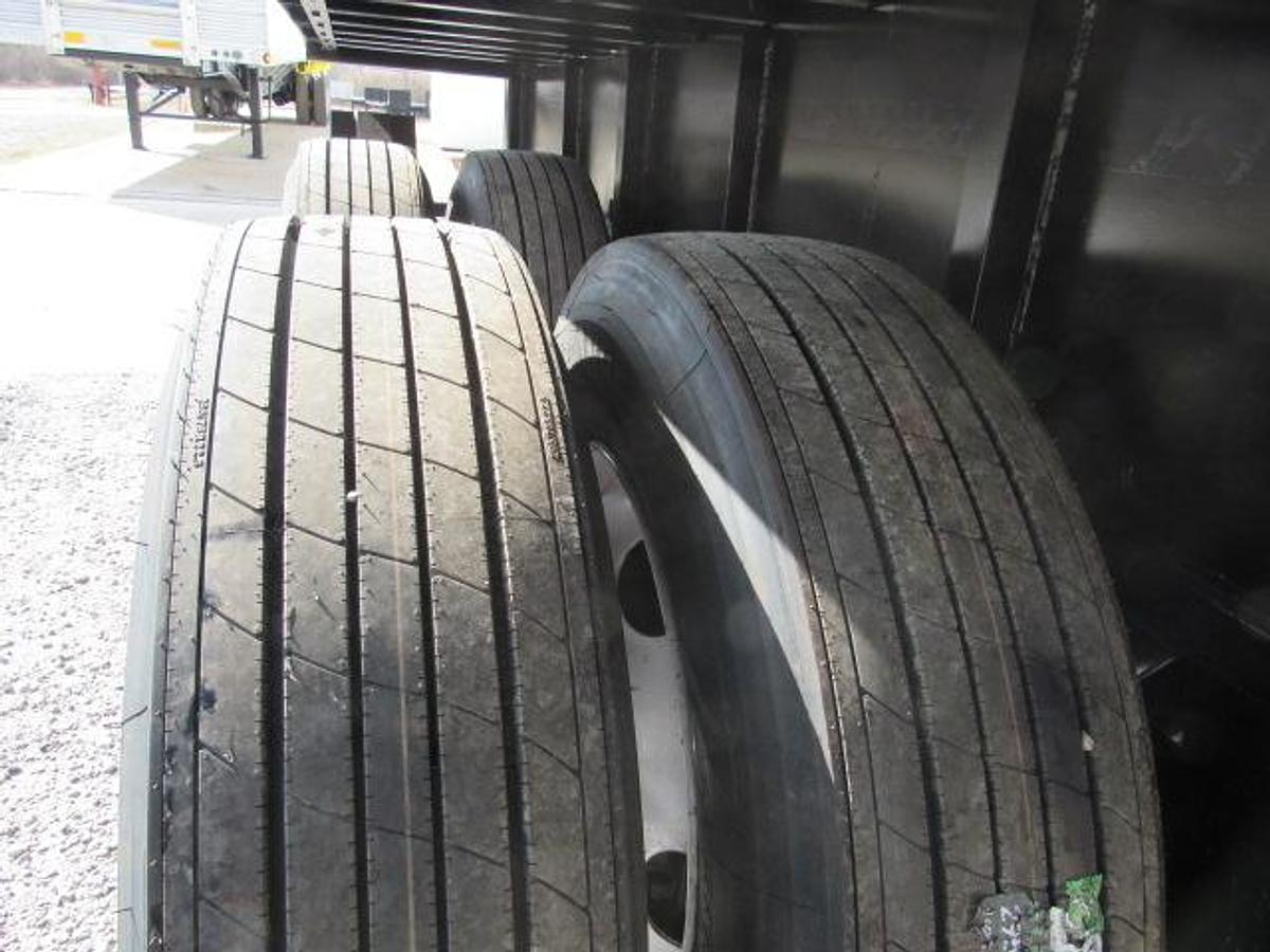 Used 2015 Utility 45' X 102" Princeton/Moffett Trailer