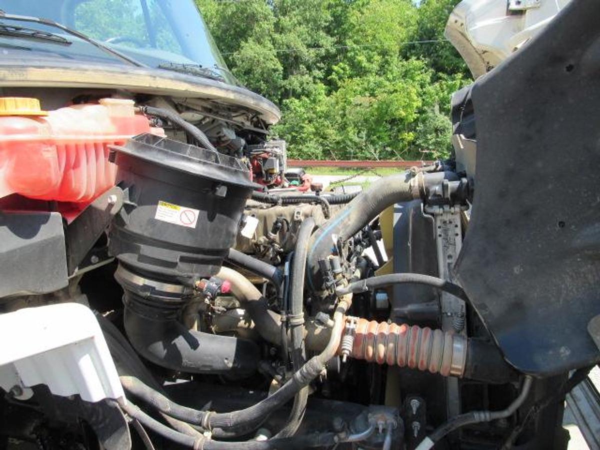 Used 2023 Freightliner M2 106
