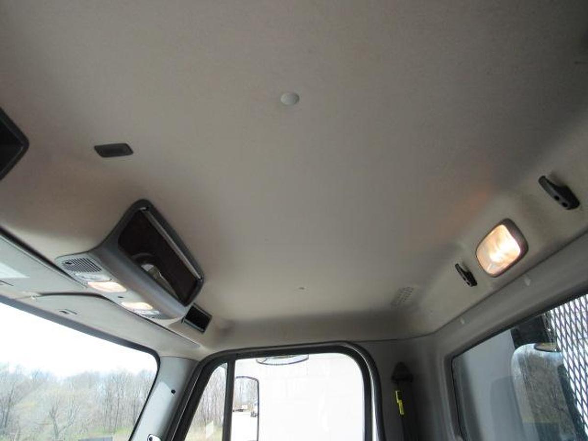 Used 2022 Freightliner M2 106