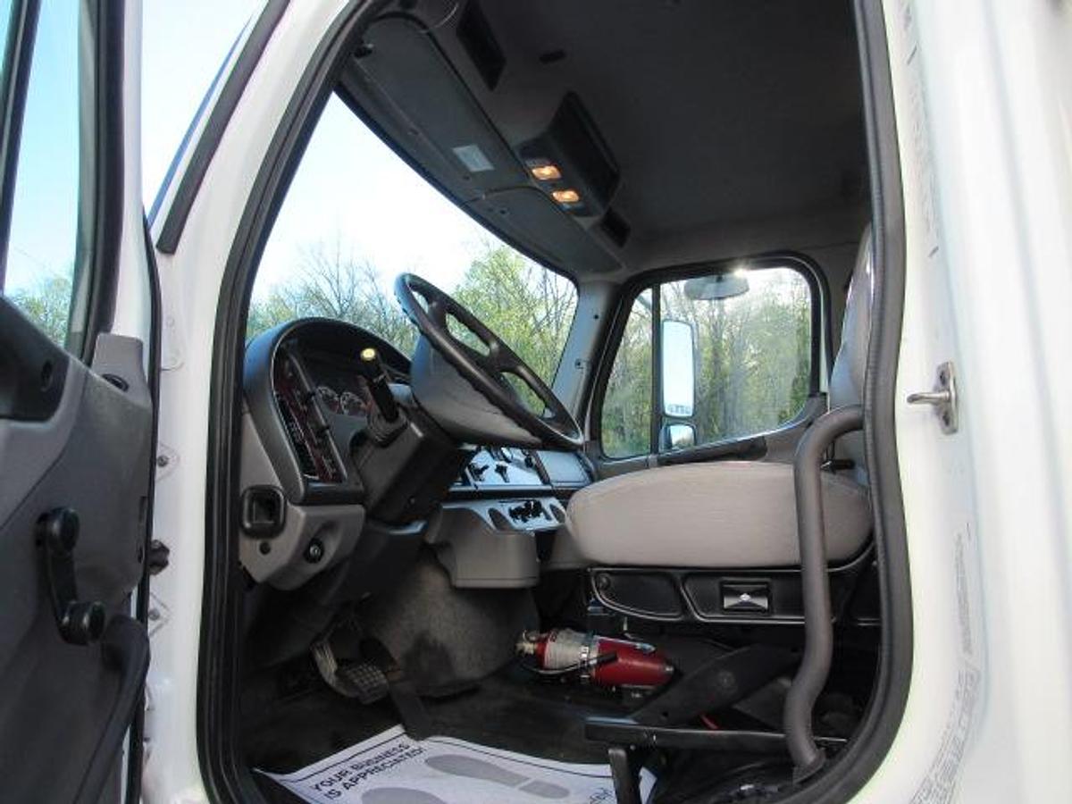 Used 2022 Freightliner M2 106