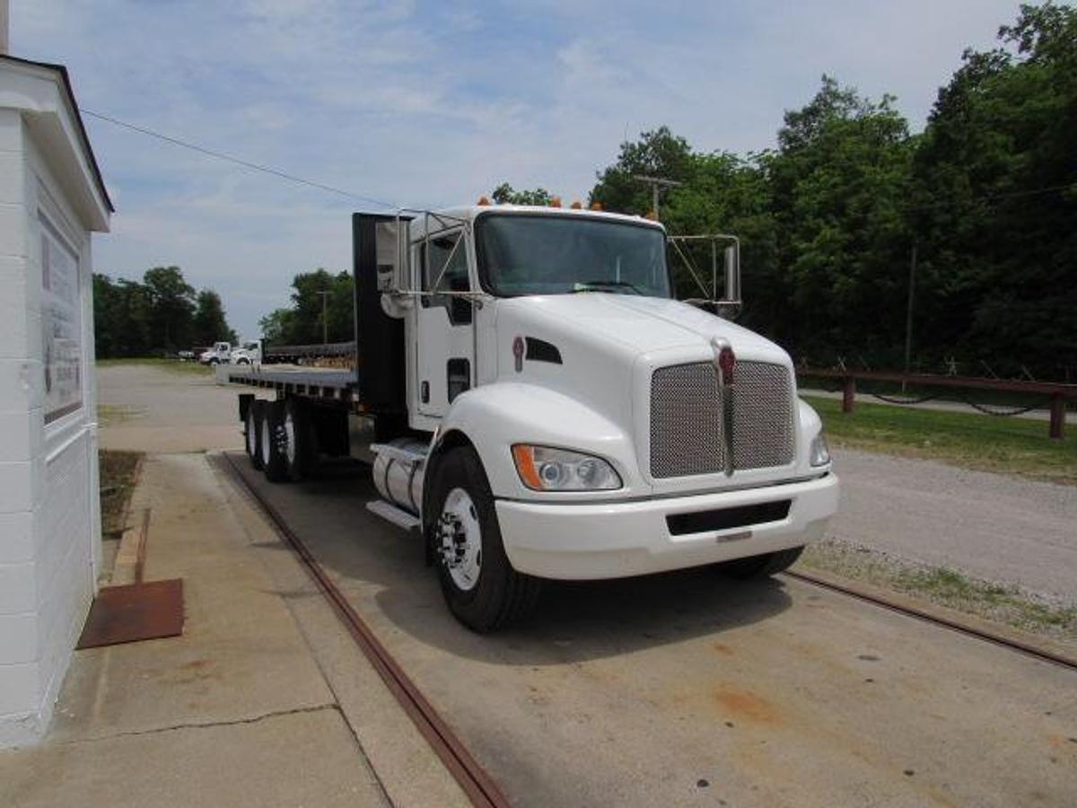 Used 2021 Kenworth T370 Flatbed Truck