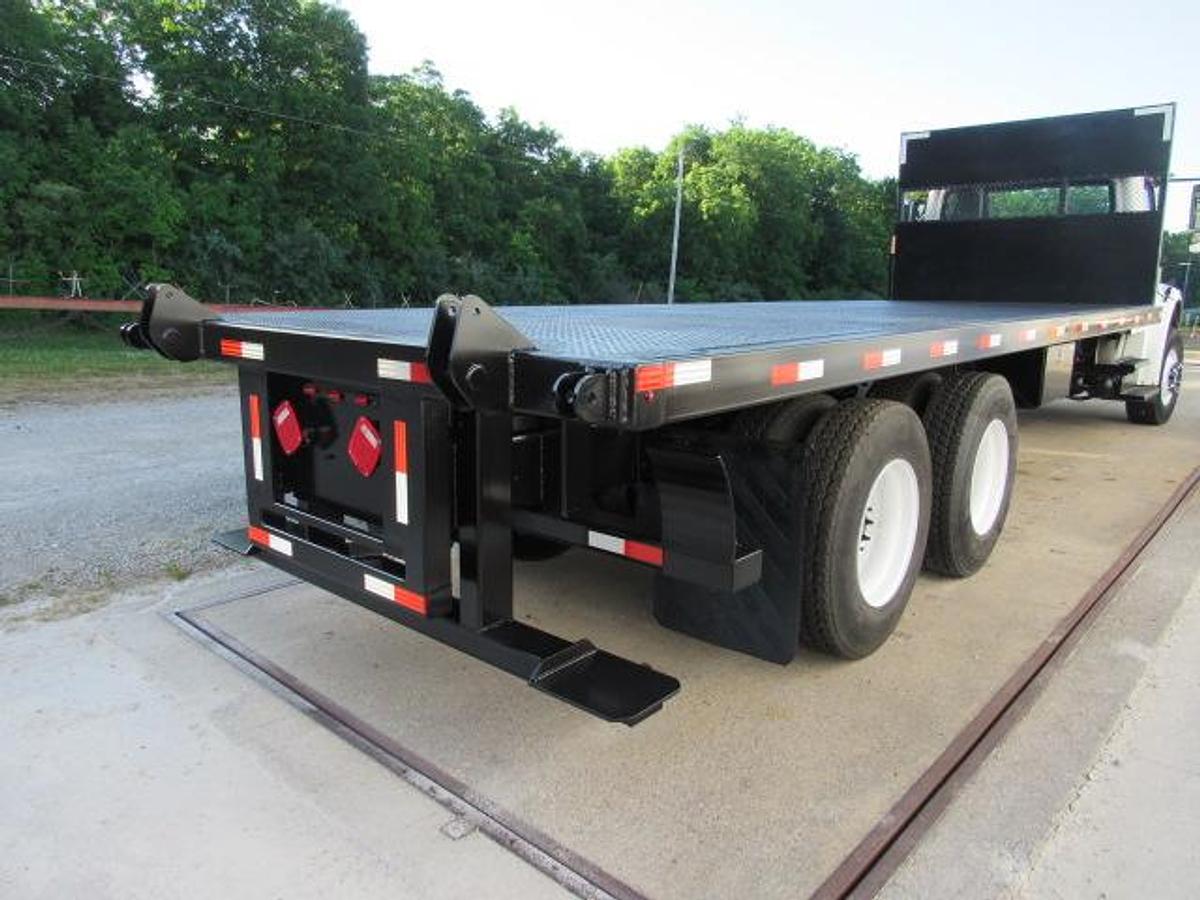 Used 2018 Freightliner M2 106
