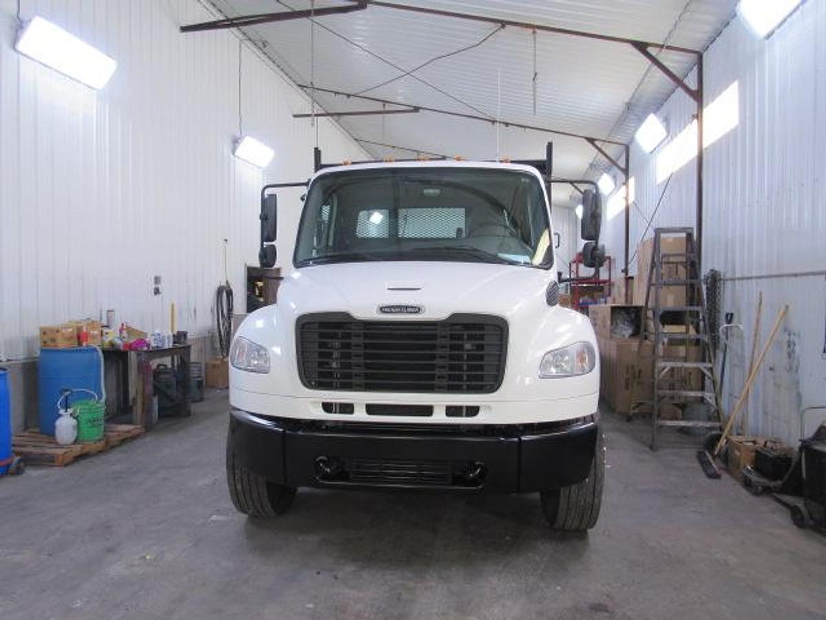 Used 2022 Freightliner M2 106