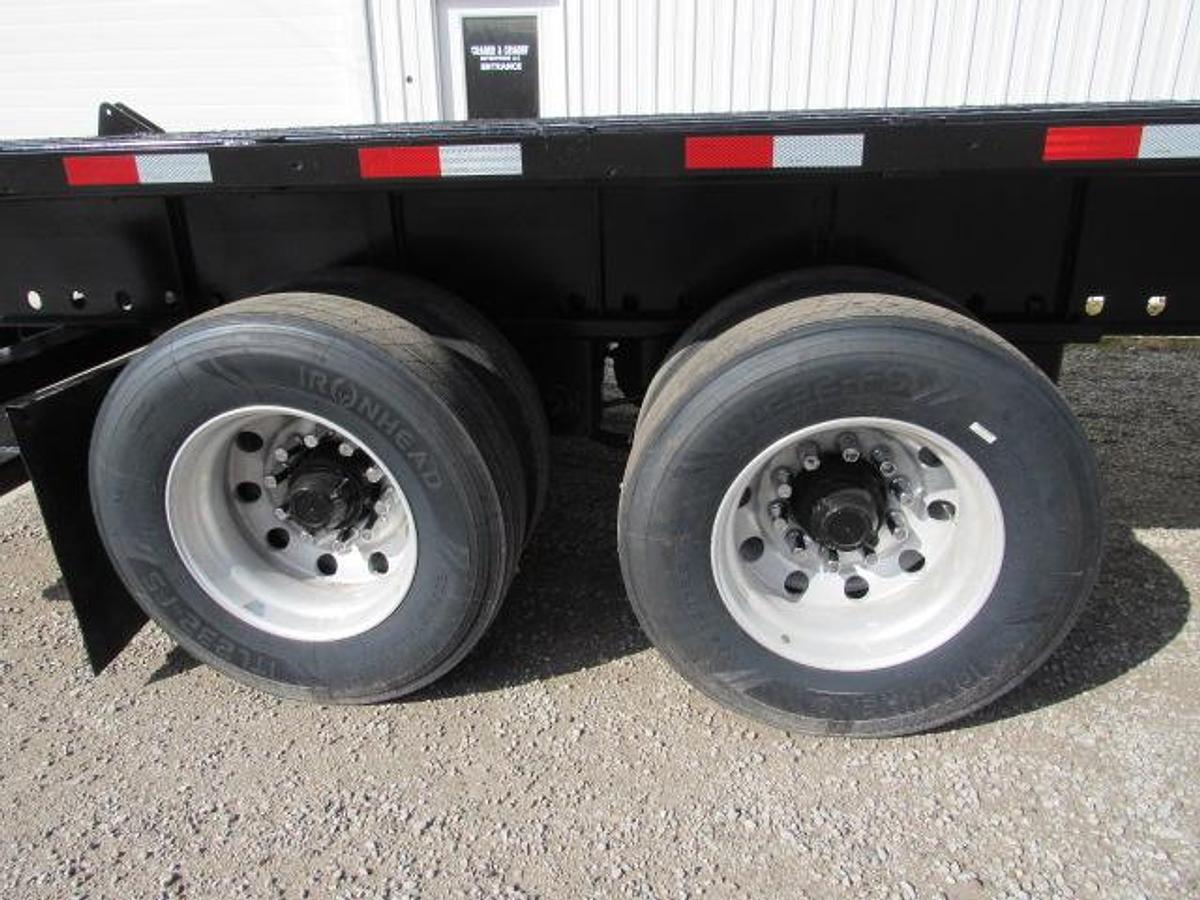 Used 2015 Utility 45' X 102" Princeton/Moffett Trailer