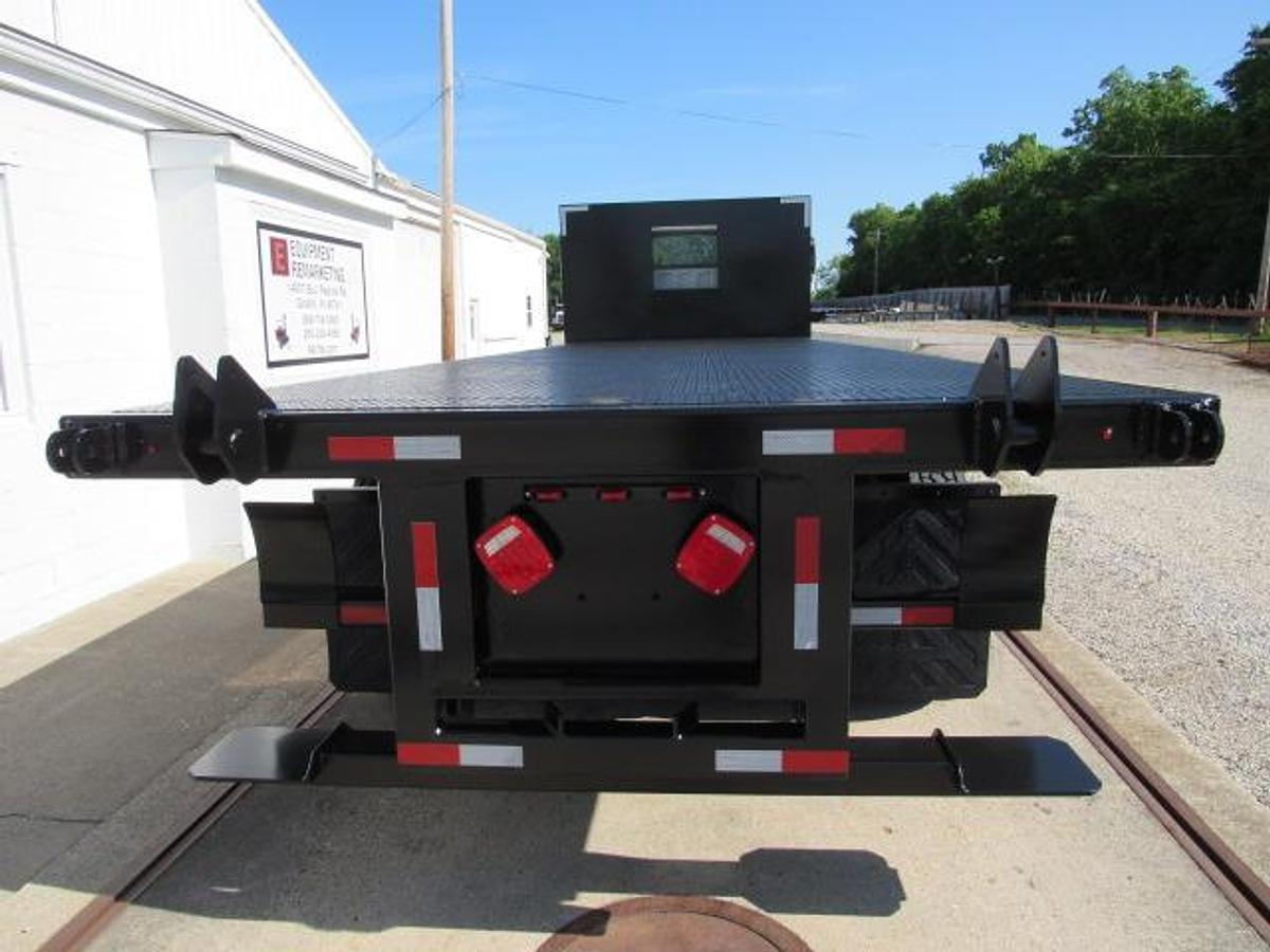 Used 2022 Freightliner M2 106
