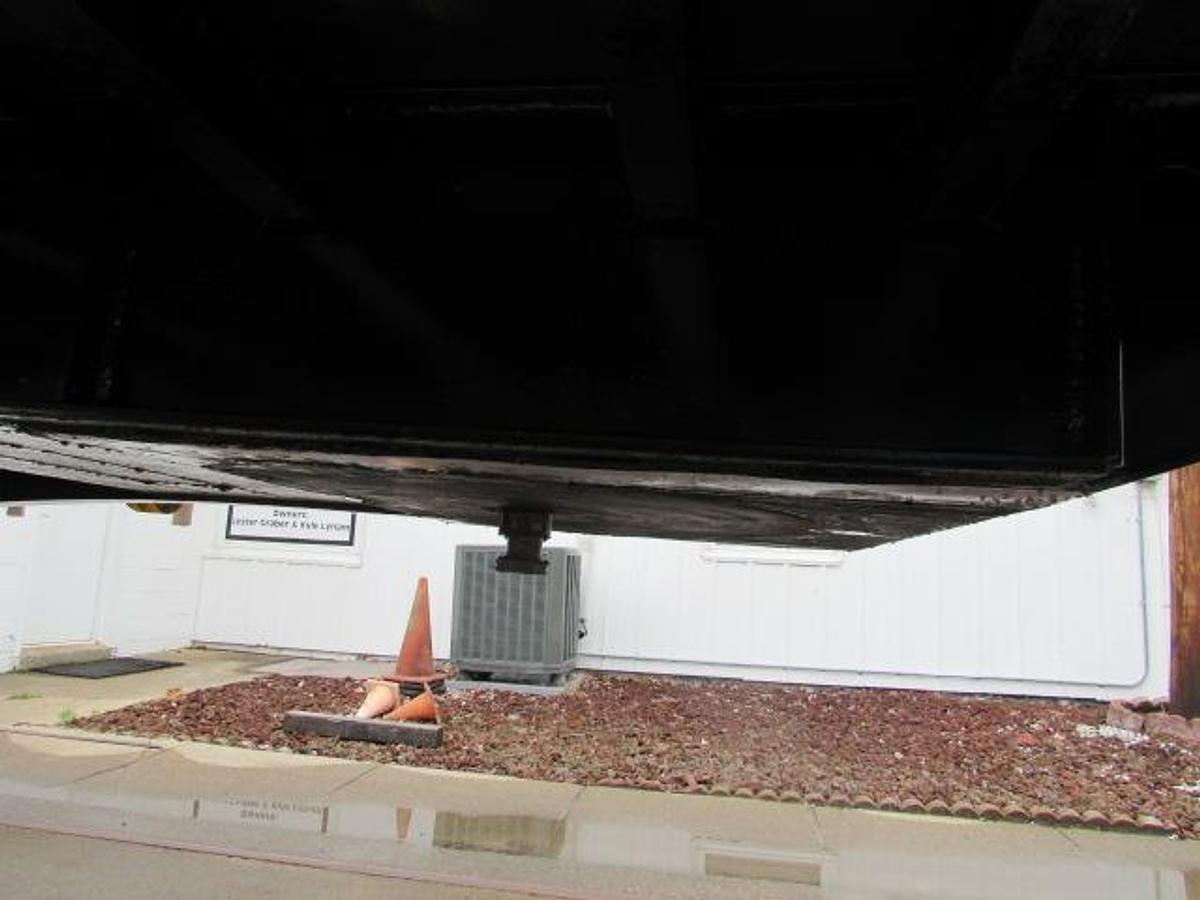 Used 2014 Utility 32 X 102 Moffett Trailer