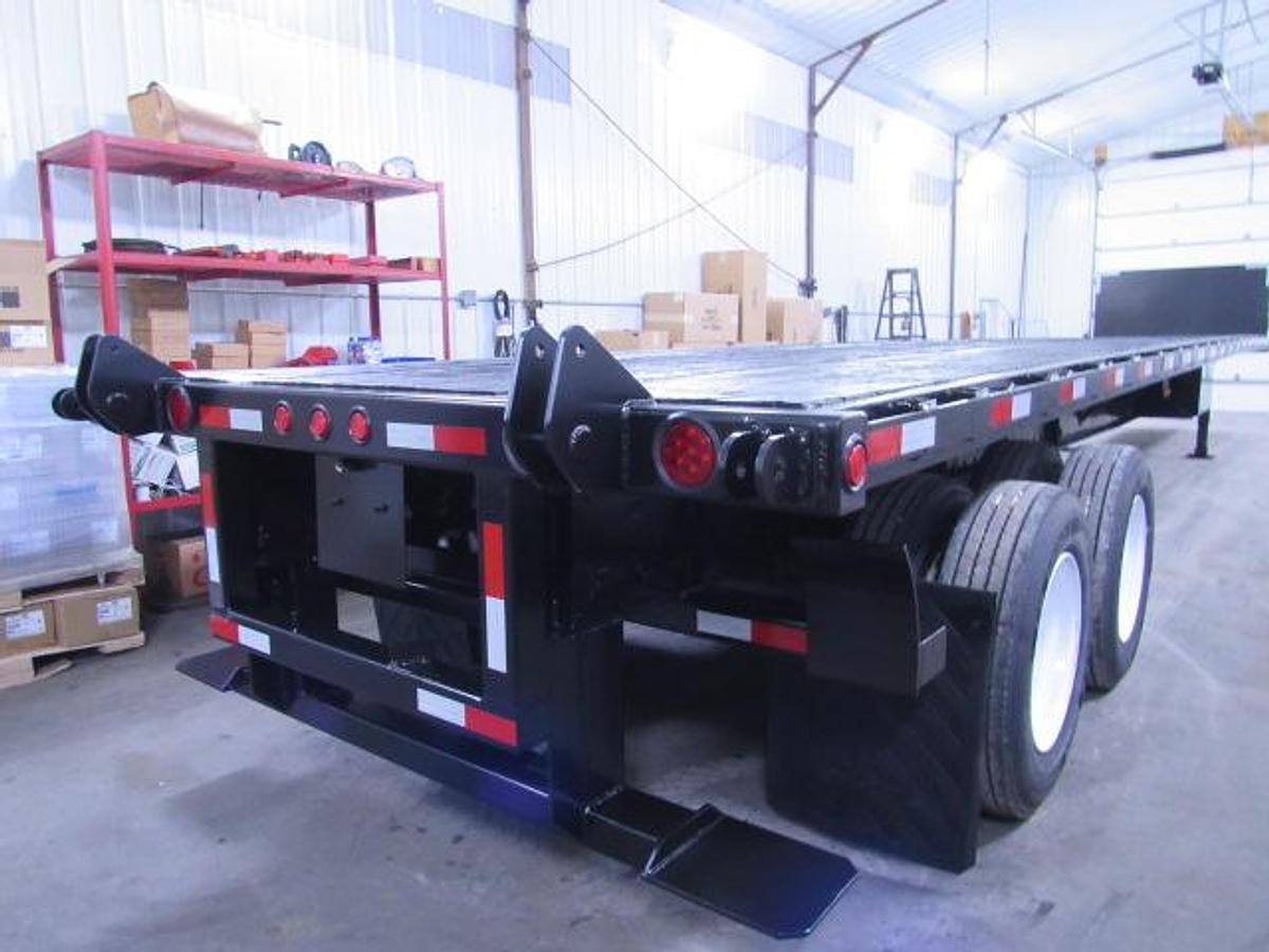 Used 2015 Great Dane Trailers 48' X 102" Flatbed Moffett Trailer