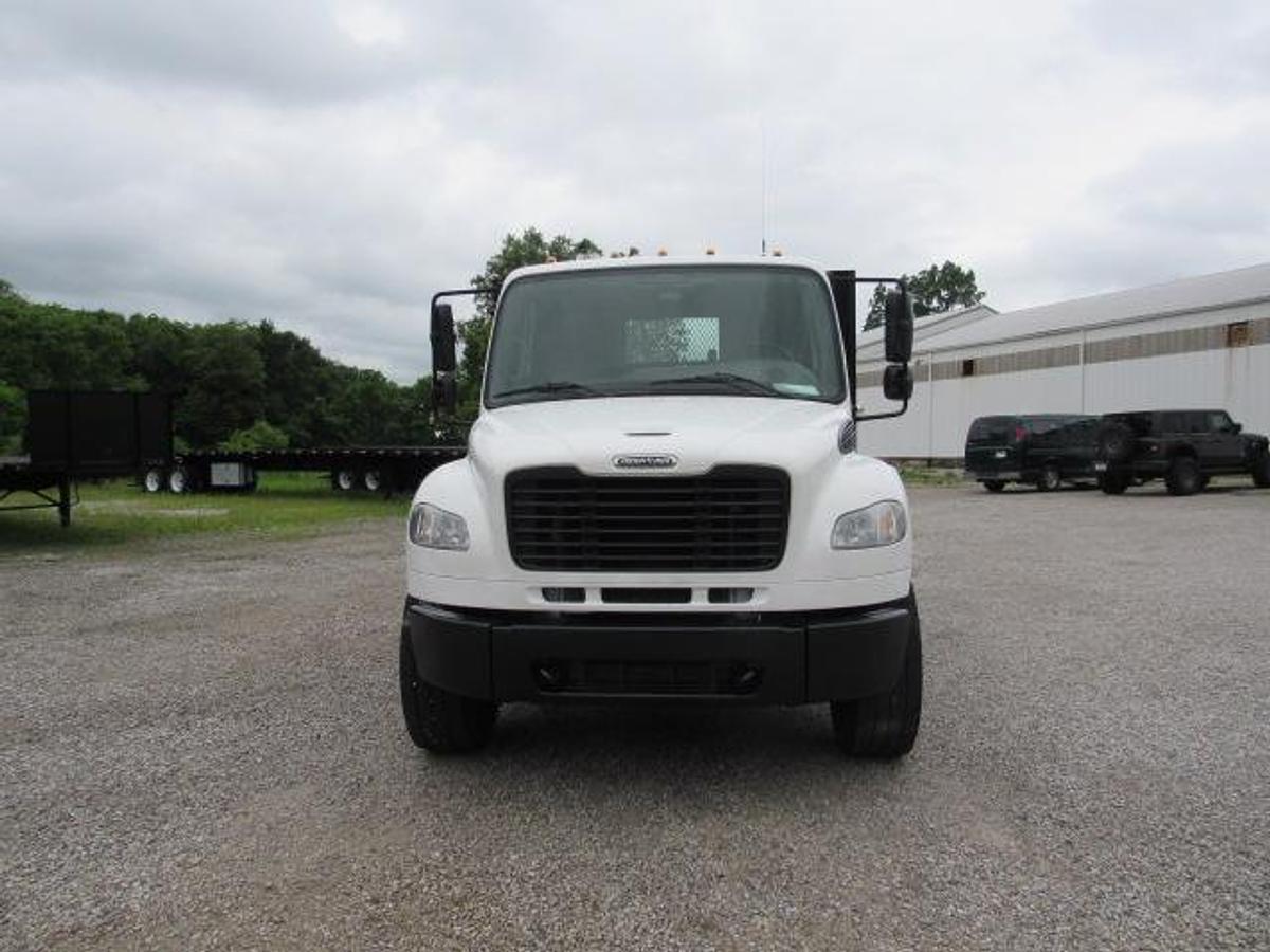 Used 2022 Freightliner M2 106
