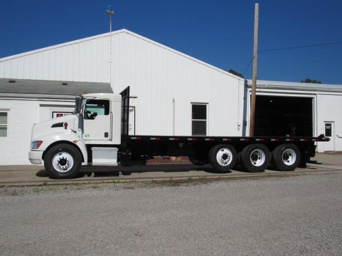 Used 2021 Kenworth T370 Flatbed Truck