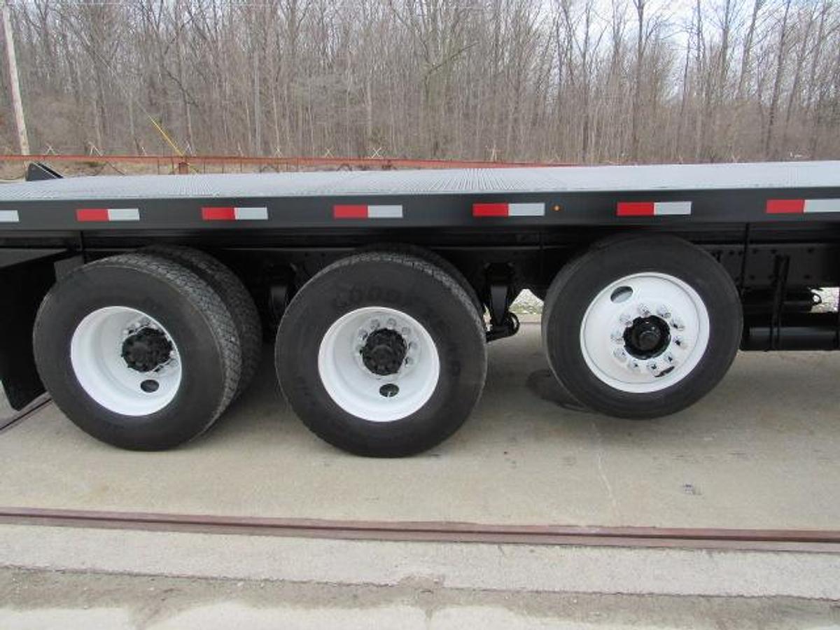 Used 2022 Freightliner M2 106