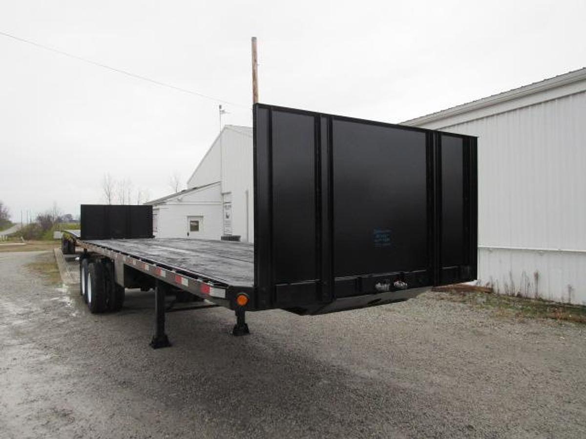 Used 2005  Lufkin 32' X 96"  Flatbed Moffett Trailer