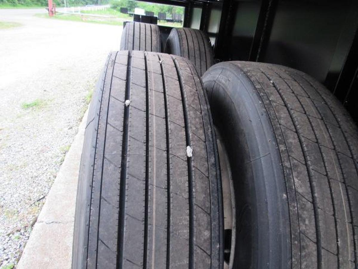 Used 2015 Utility 45' X 102" Princeton/Moffett Trailer