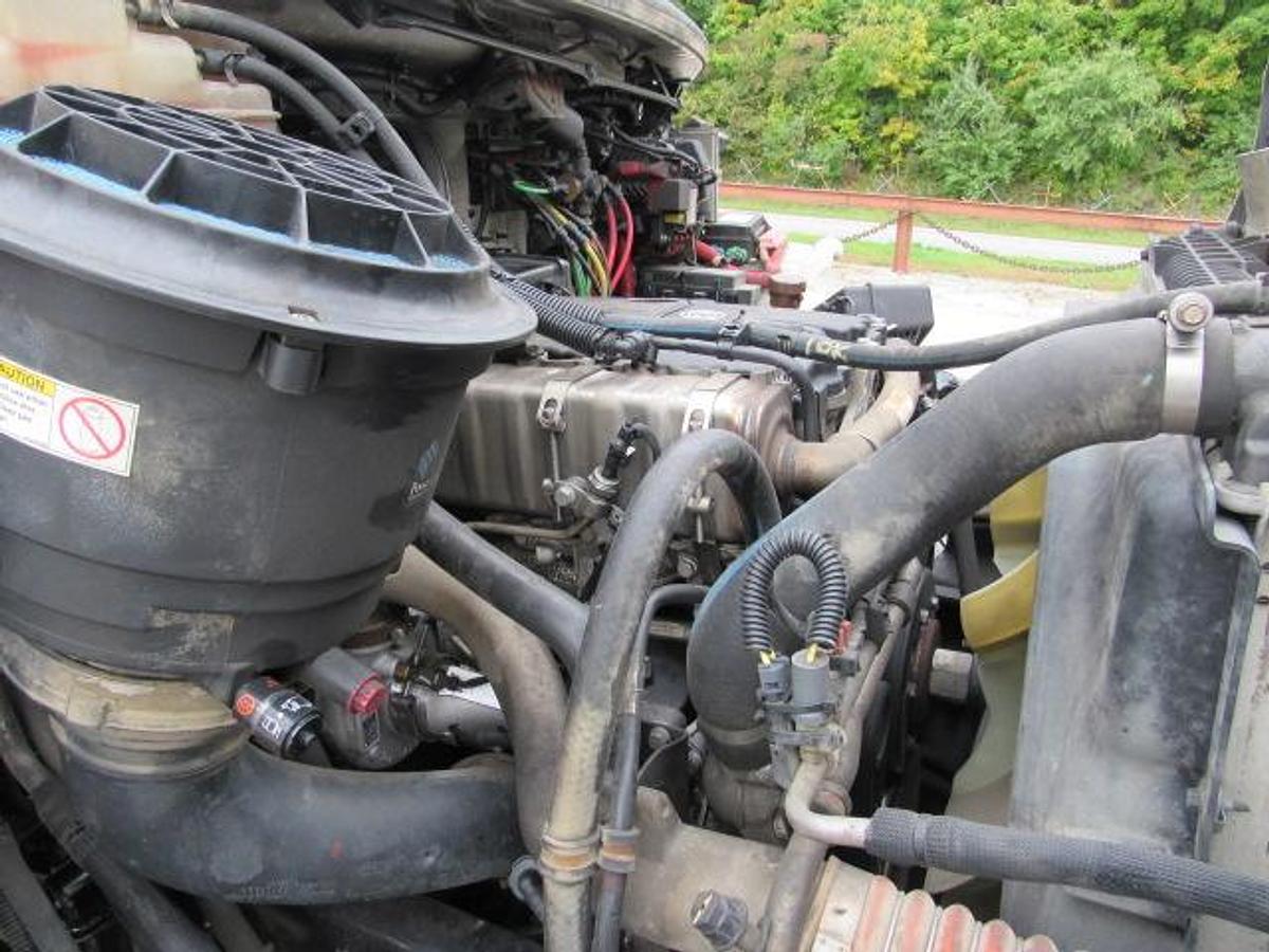 Used 2022 Freightliner M2 106