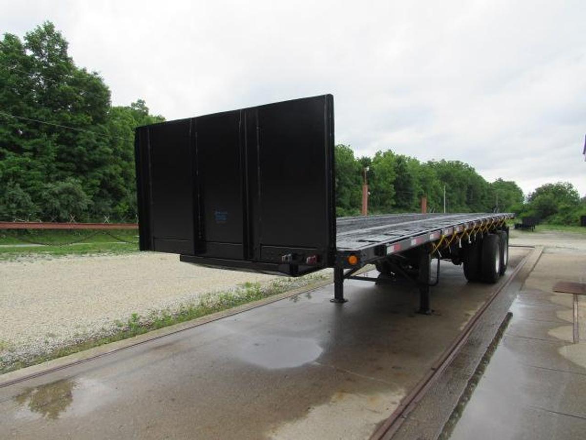 Used 2014 Utility 32 X 102 Moffett Trailer