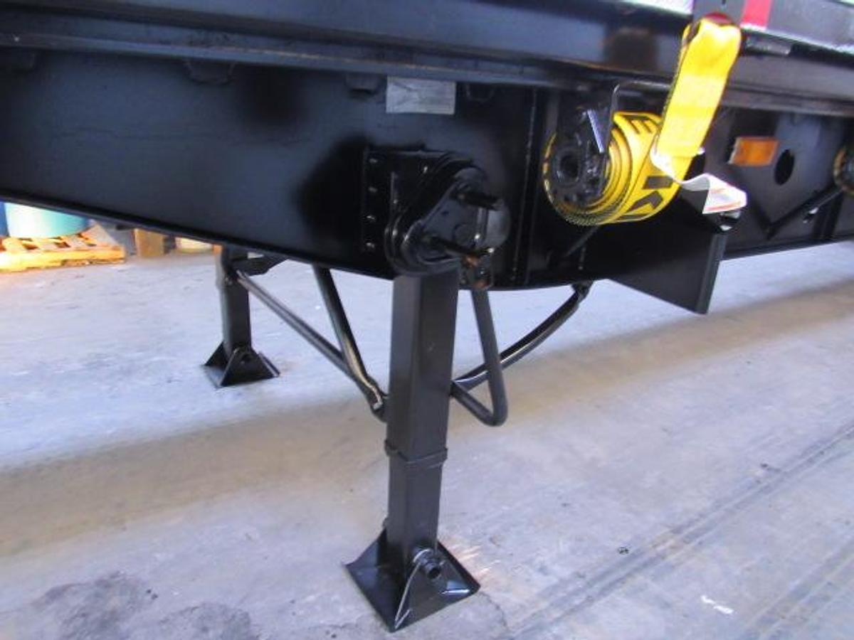 Used 2006 Transcraft Trailers 45' X 102" Flatbed Moffett Trailer