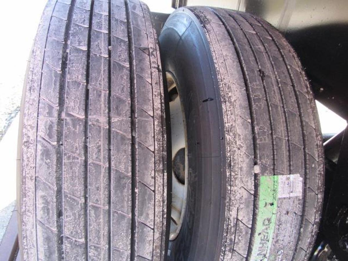 Used 2015 Utility 48' X 102 Princeton/Moffett Trailer