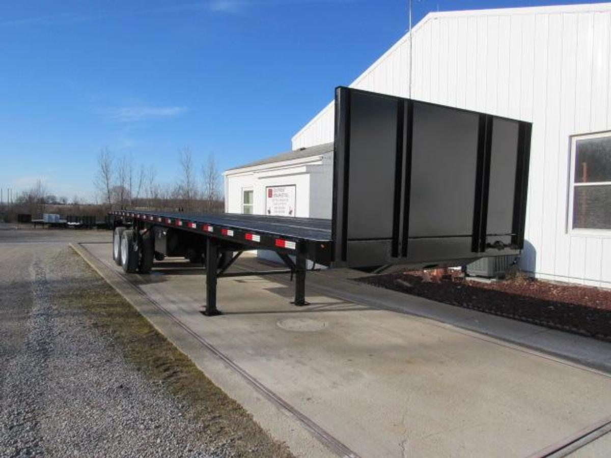 Used 2016 Great Dane Trailers 36' 6" X 102" Flatbed Moffett Trailer
