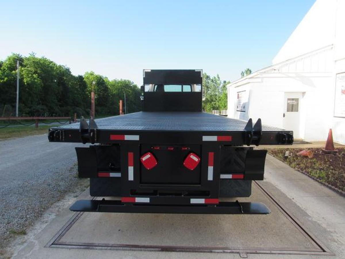 Used 2018 Freightliner M2 106