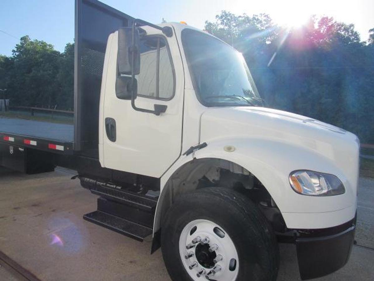 Used 2018 Freightliner M2 106