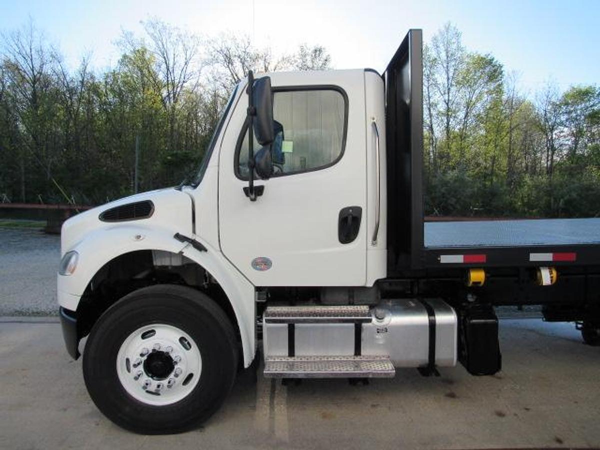 Used 2022 Freightliner M2 106