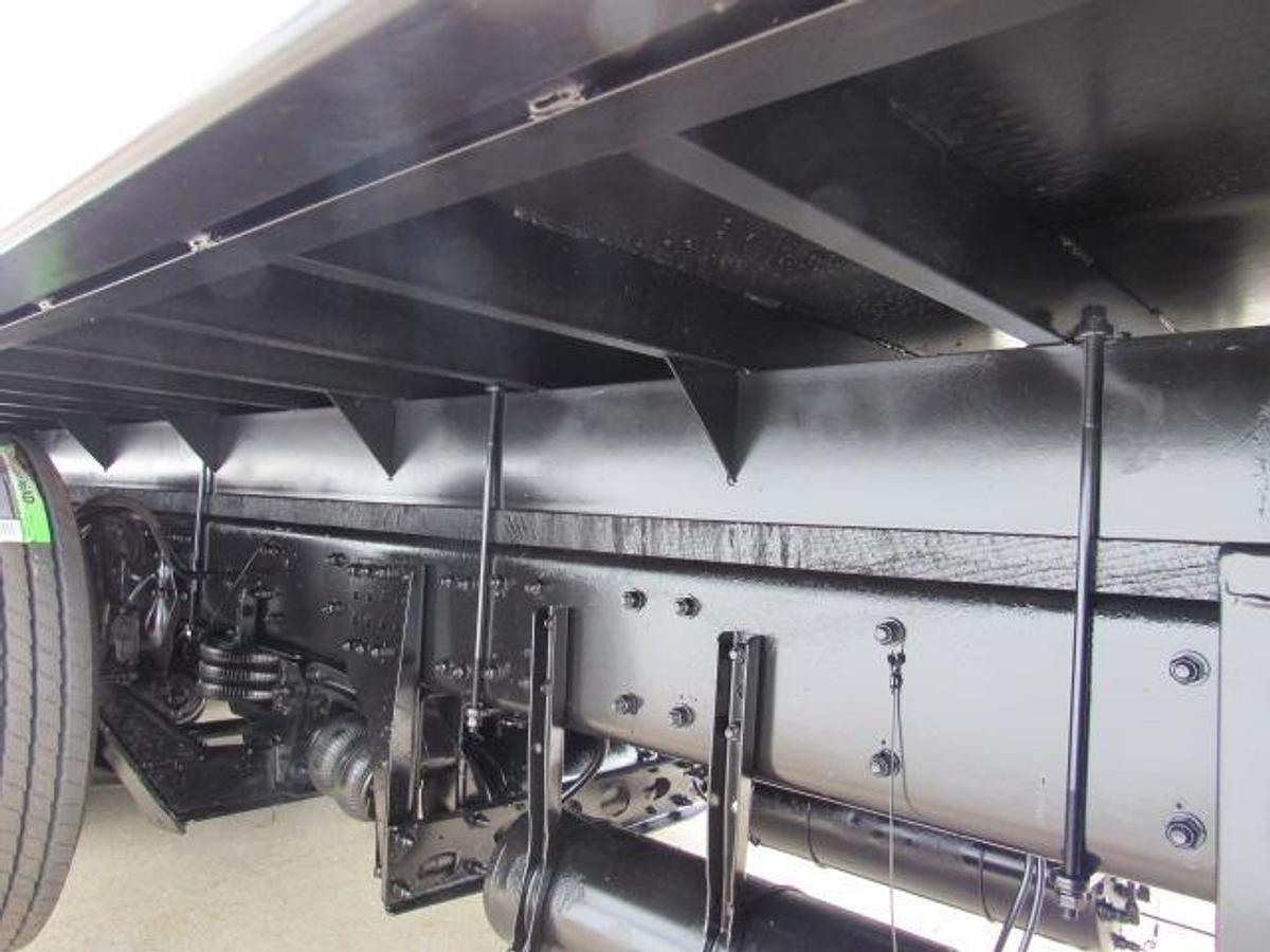 Used 2022 Freightliner M2 106