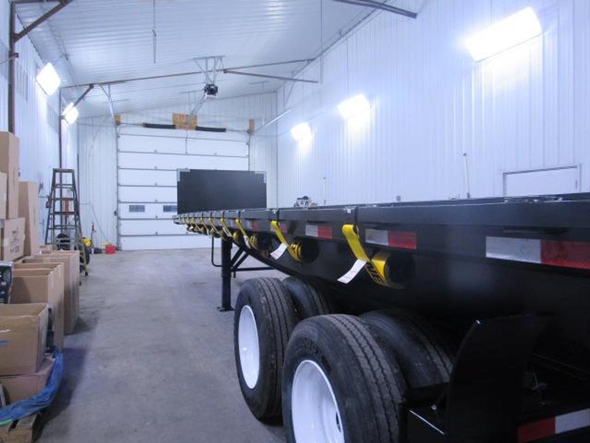 Used 2013 Great Dane Trailers  32' X 96" Flatbed Moffett Trailer
