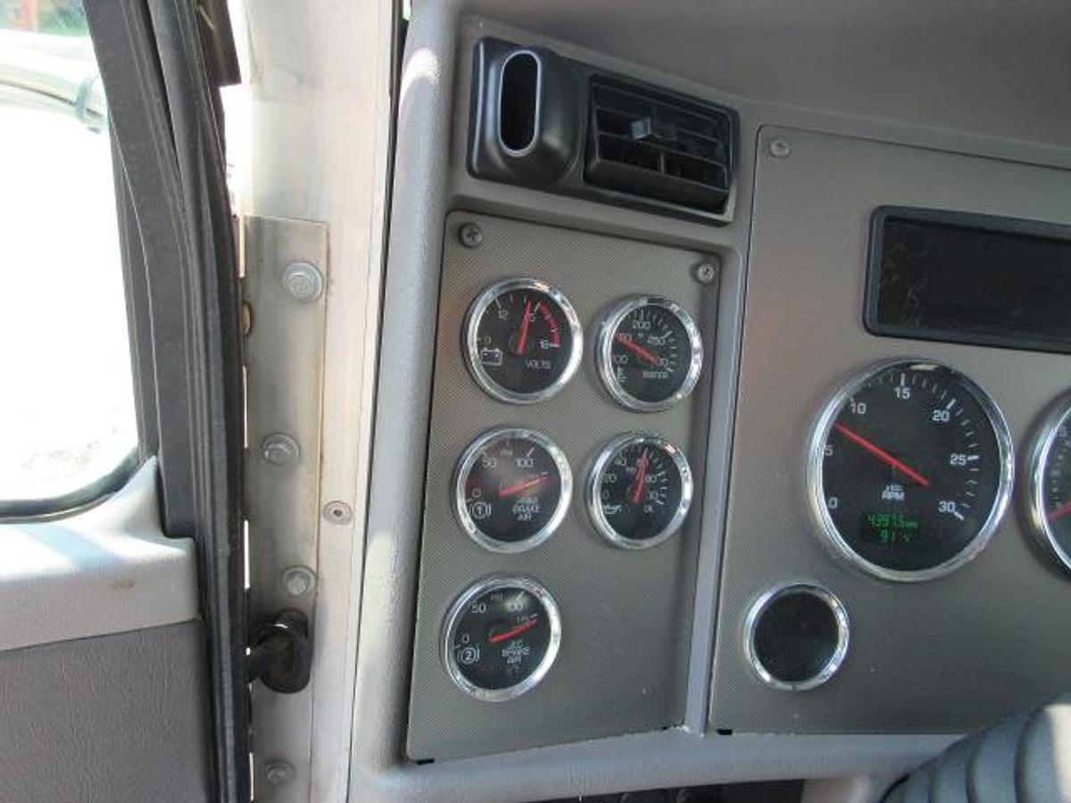 Used 2021 Kenworth T370 Flatbed Truck