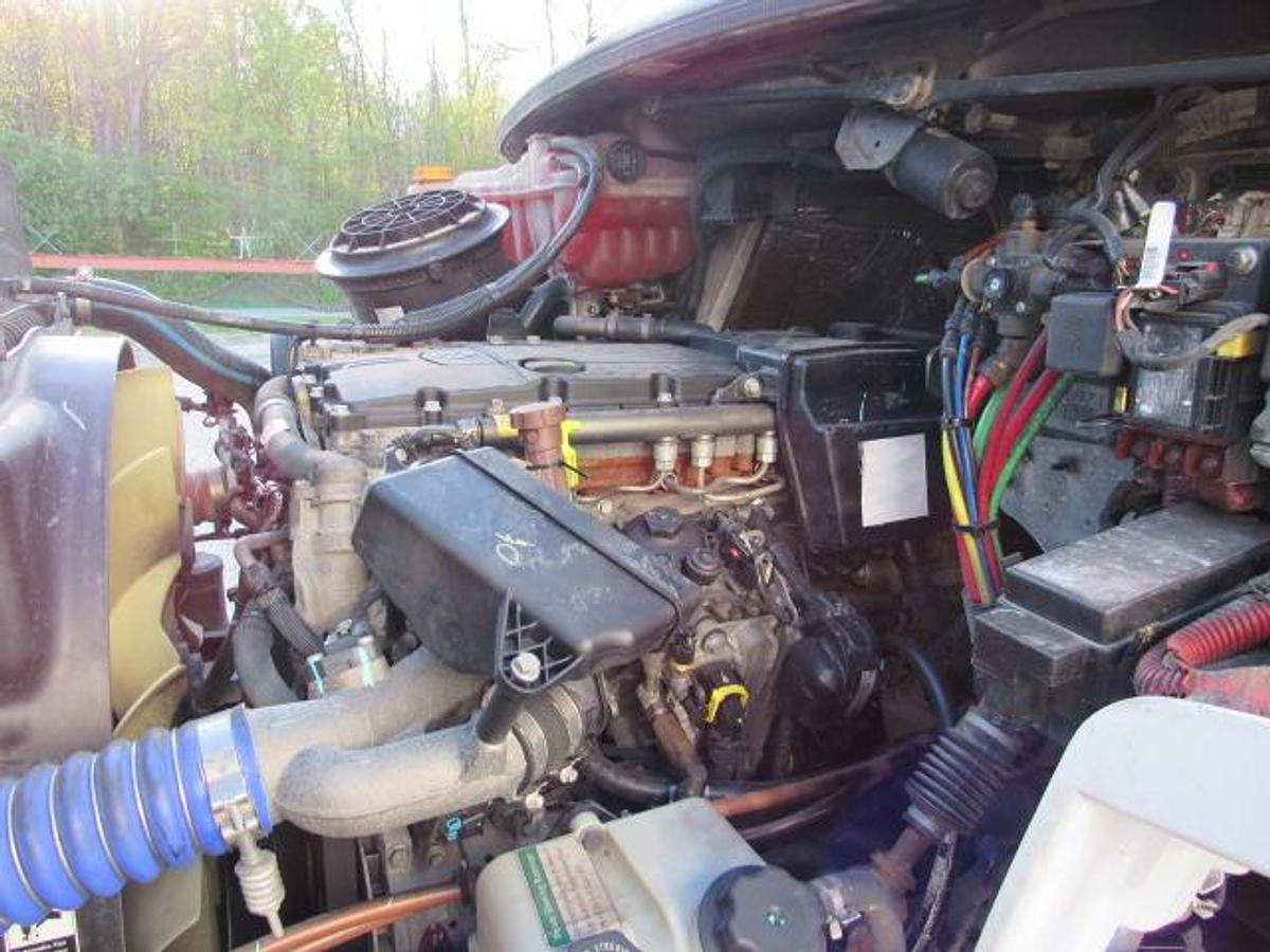 Used 2022 Freightliner M2 106