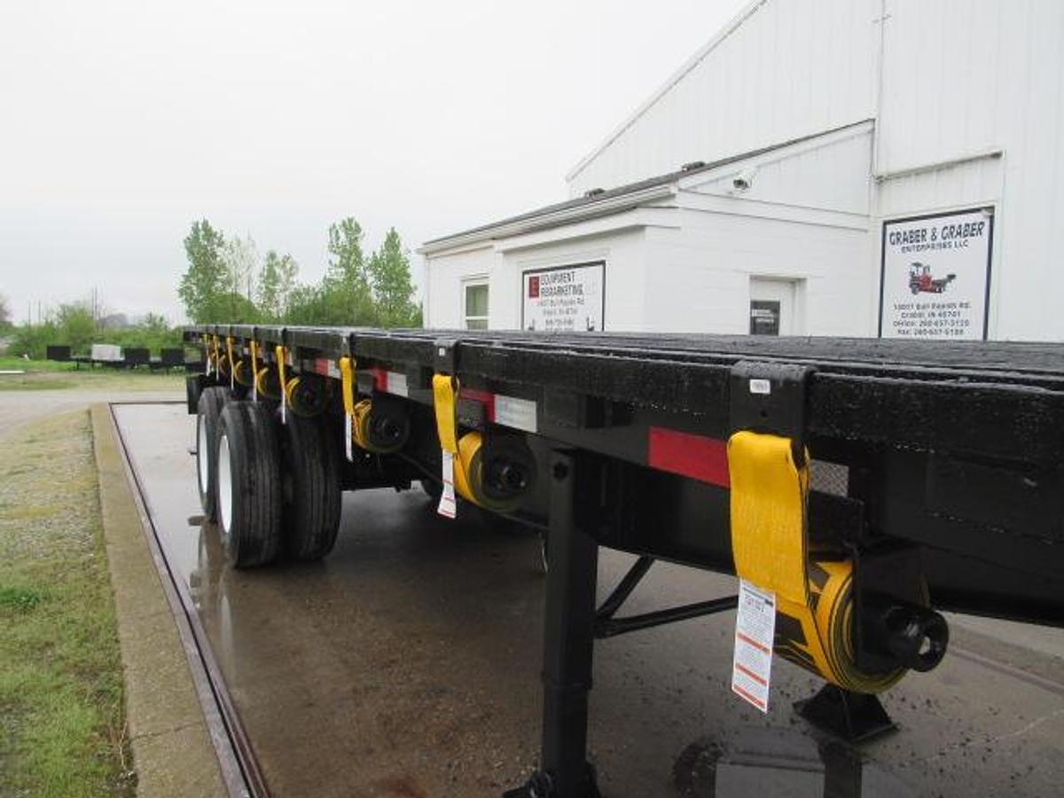 Used 2007 Lufkin 32' X 96" Moffett Trailer