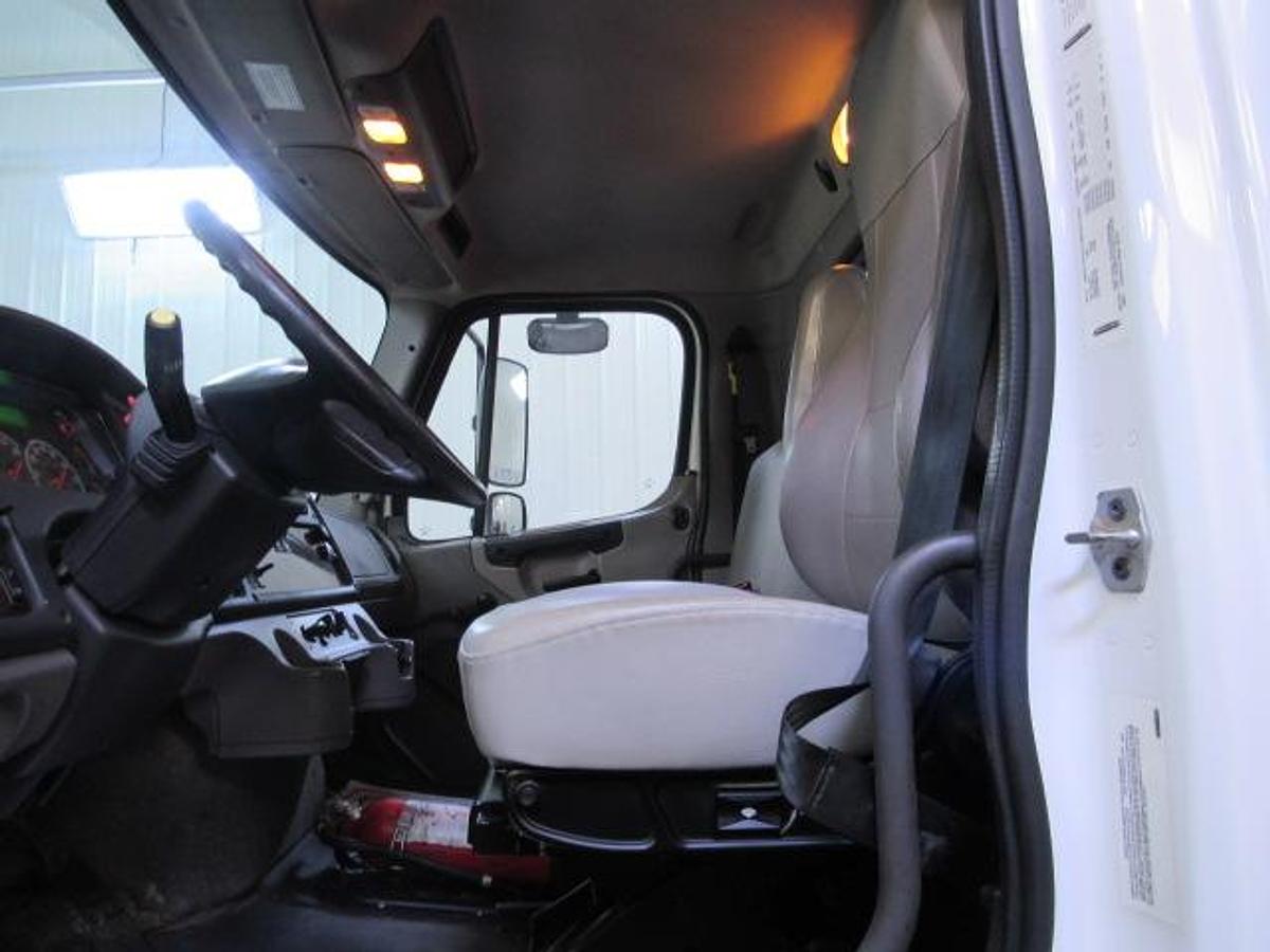 Used 2022 Freightliner M2 106