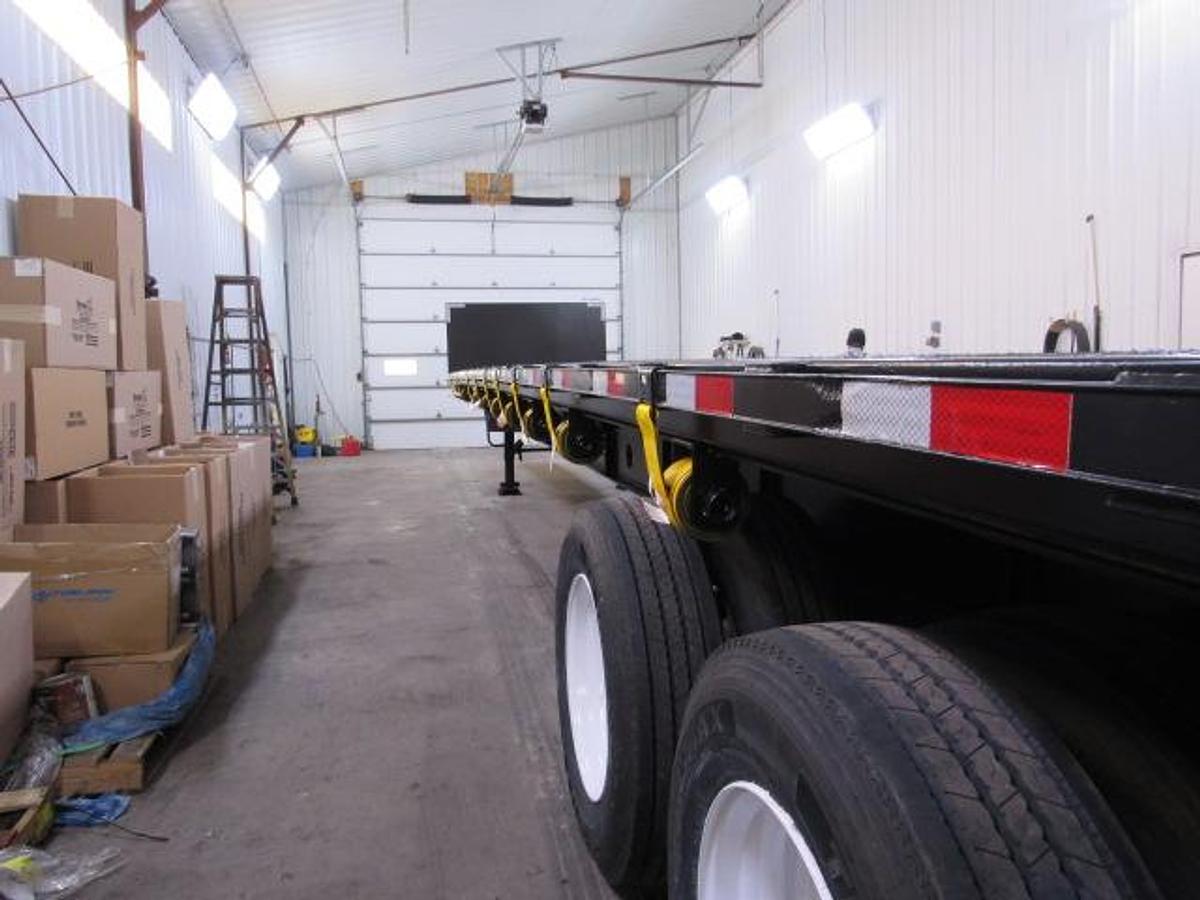 Used 2006 Transcraft Trailers 45' X 102" Flatbed Moffett Trailer