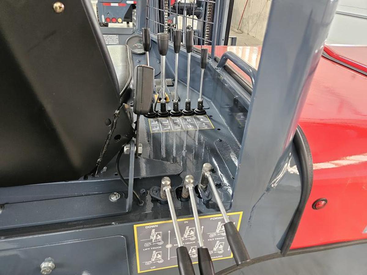 Used 2018 LOADMAC 825.4   4 Way Forklift w/Extended Reach