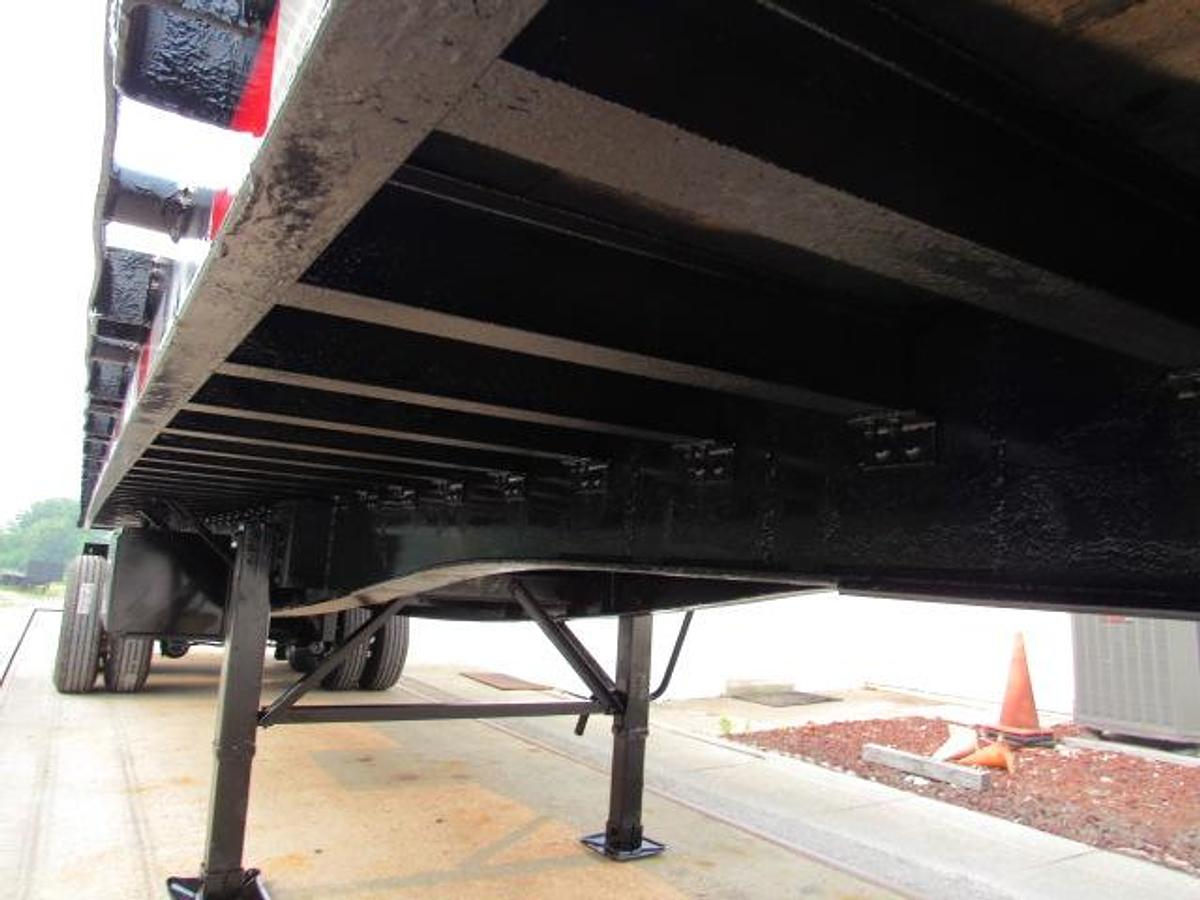 Used 2015 Great Dane Trailers  36' 6" X 102" Flatbed Moffett Trailer