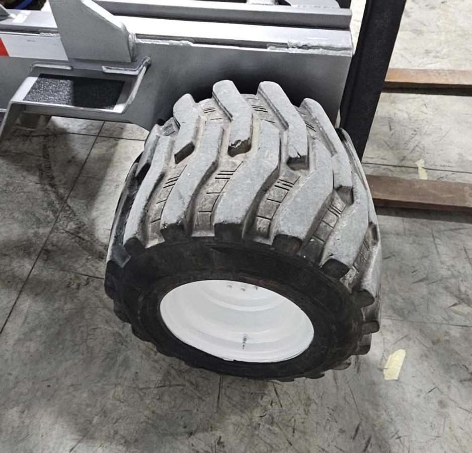 Used 2015 Navigator RT-5500 Truck Mounted Forklift