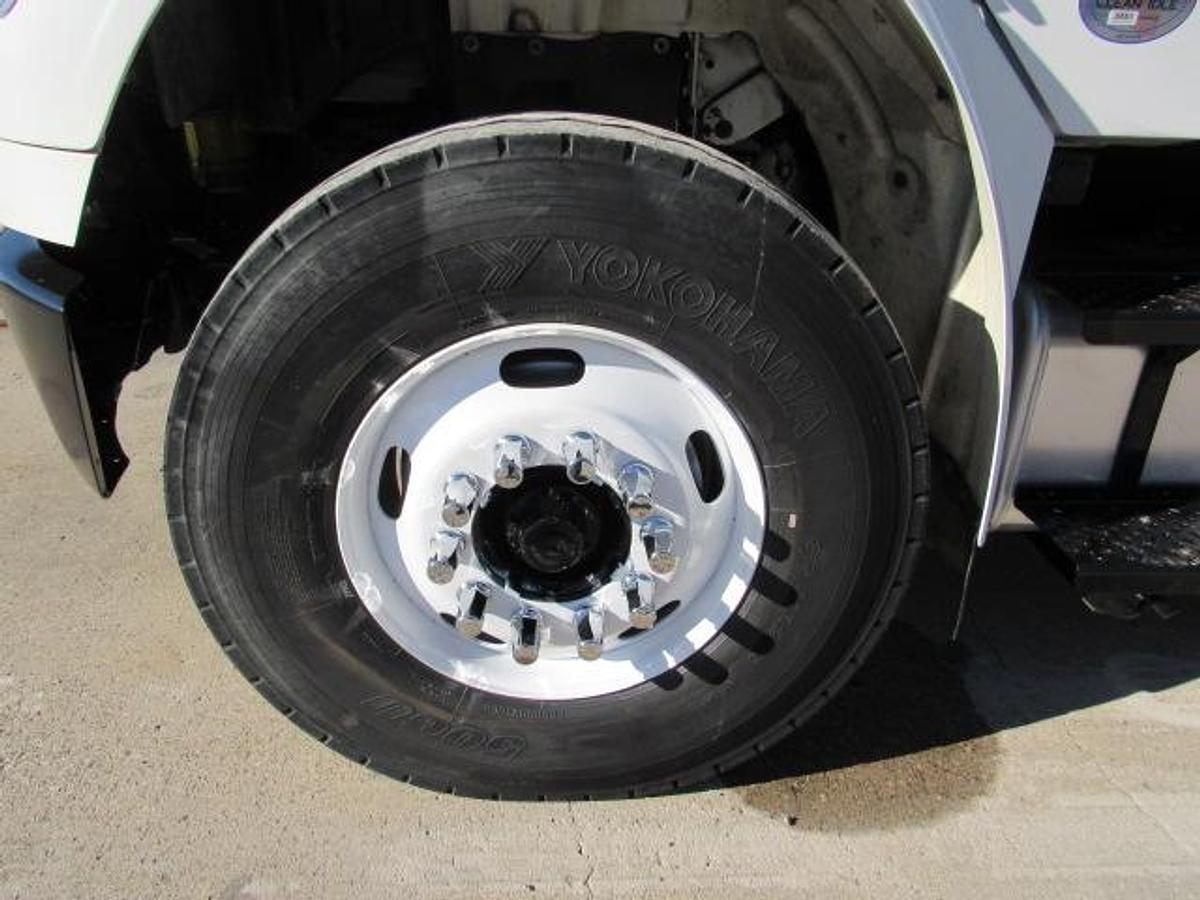 Used 2022 Freightliner M2 106