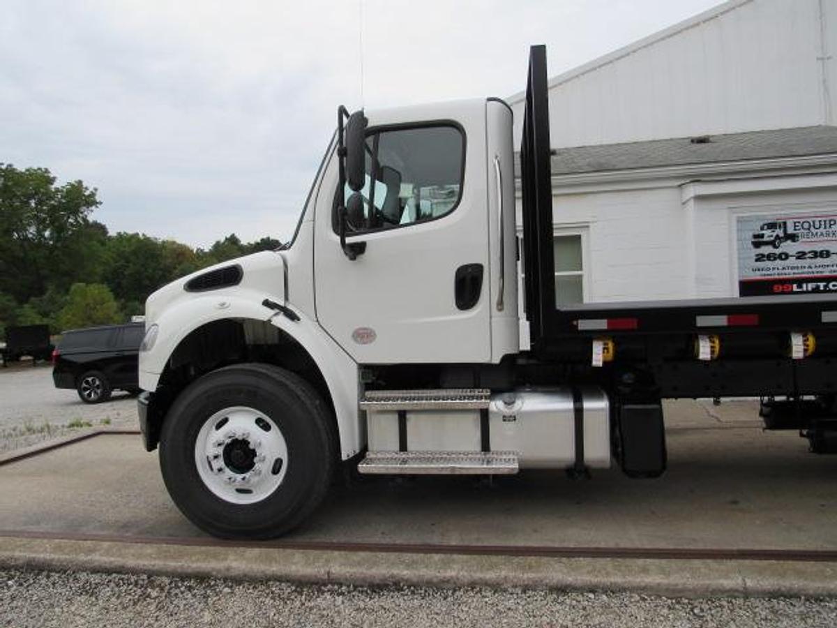 Used 2022 Freightliner M2 106