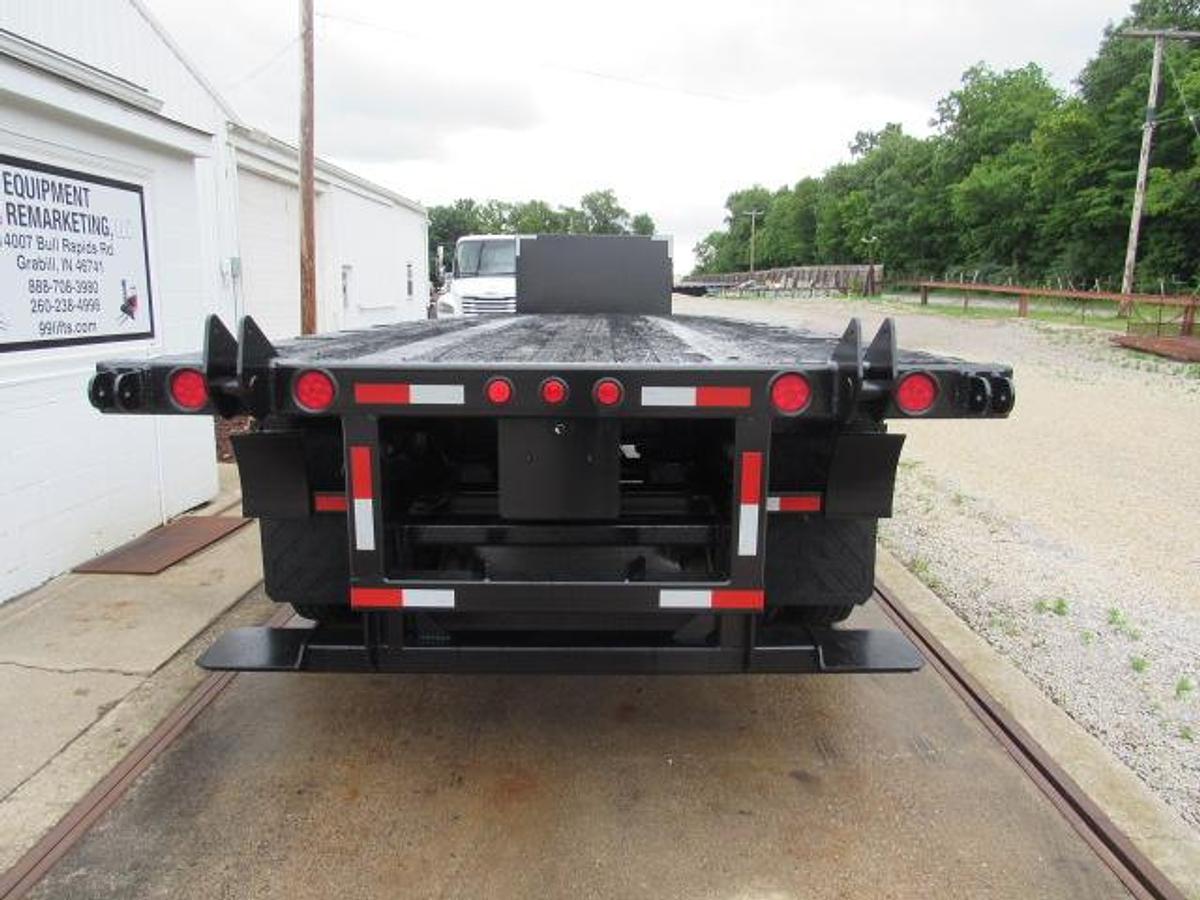 Used 2014 Utility 32 X 102 Moffett Trailer