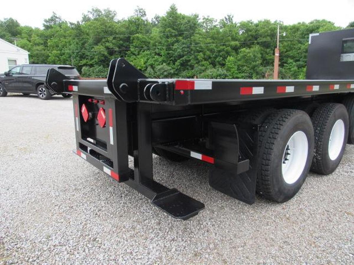 Used 2022 Freightliner M2 106