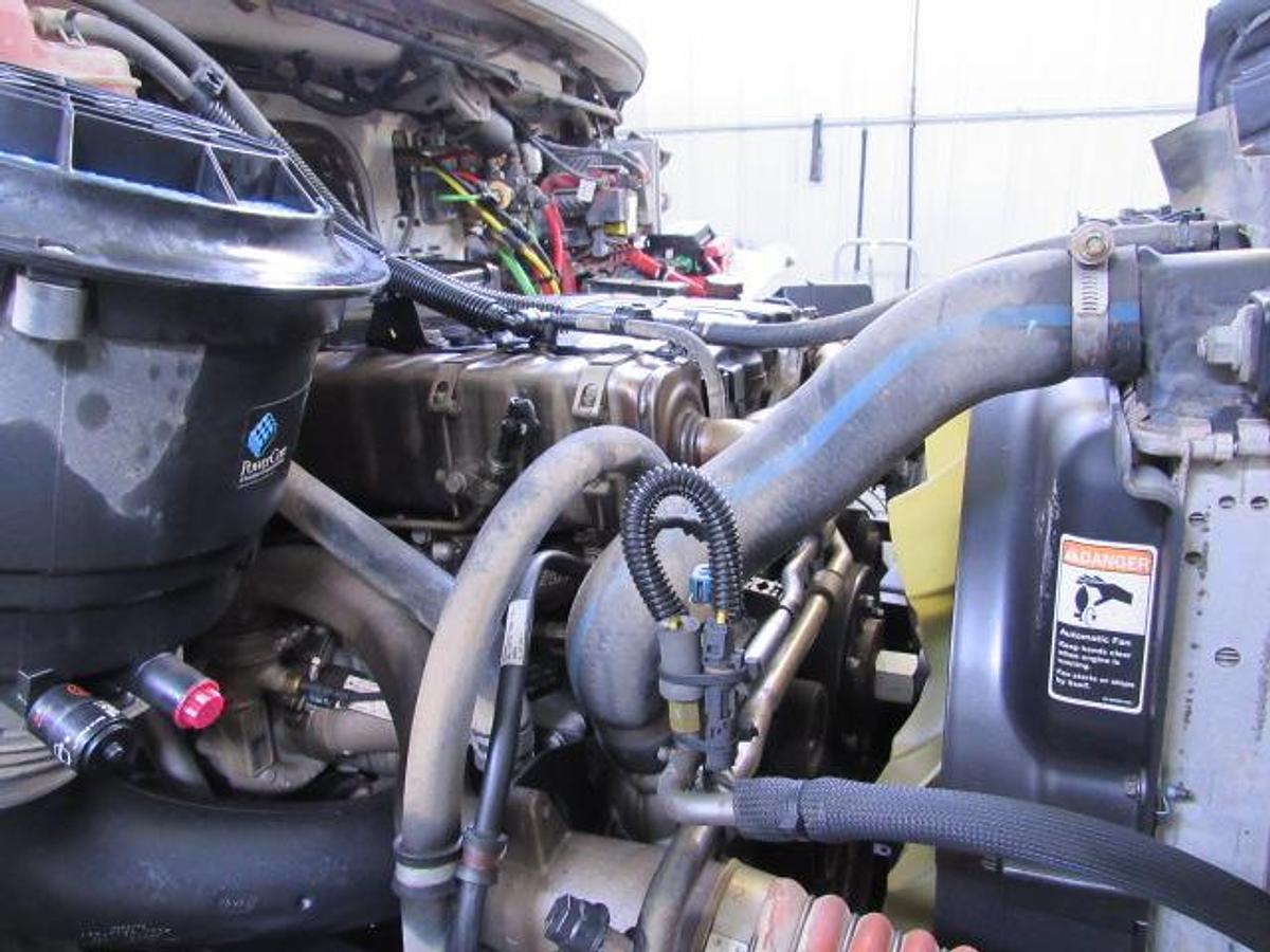 Used 2022 Freightliner M2 106