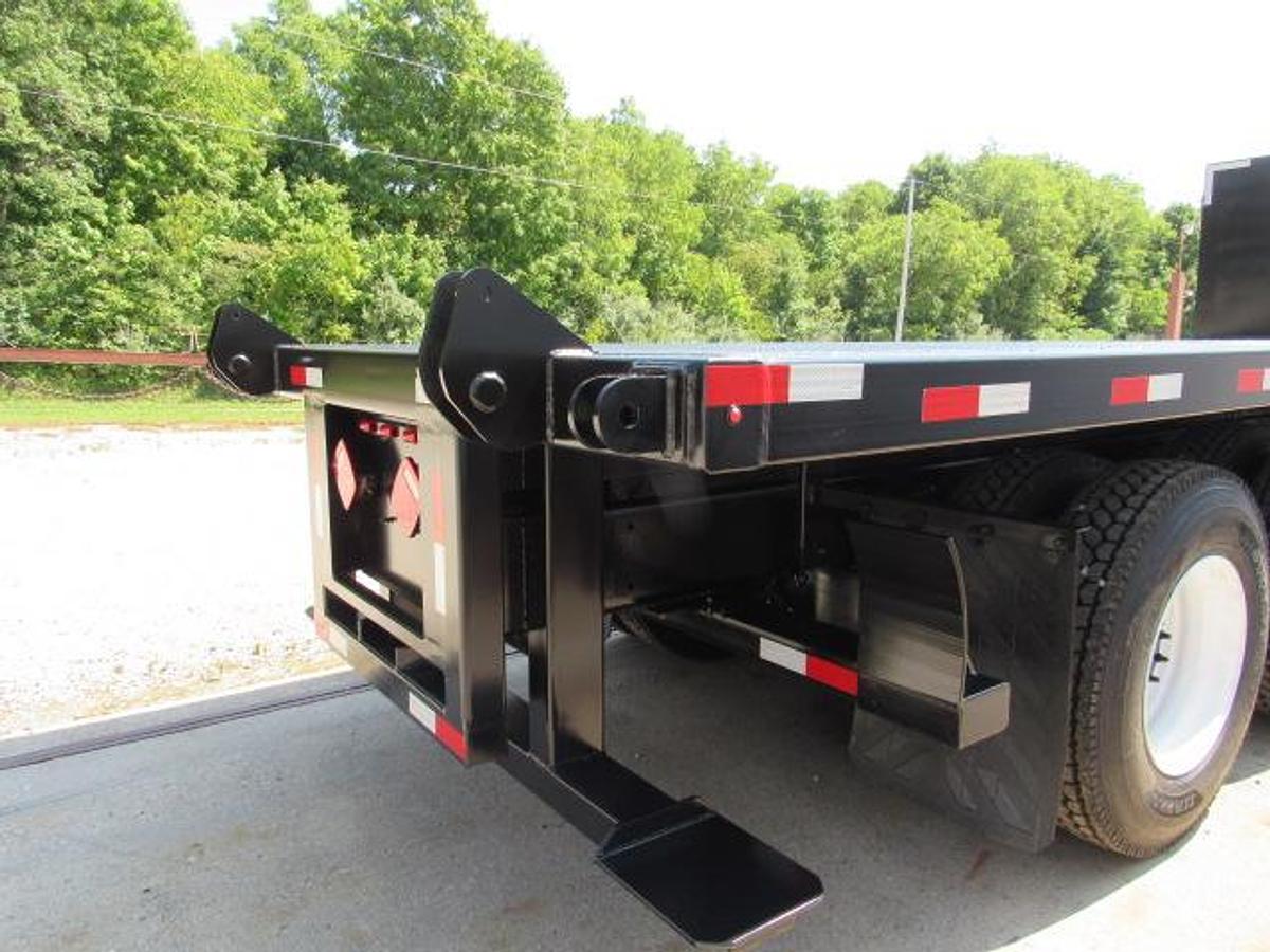 Used 2023 Freightliner M2 106