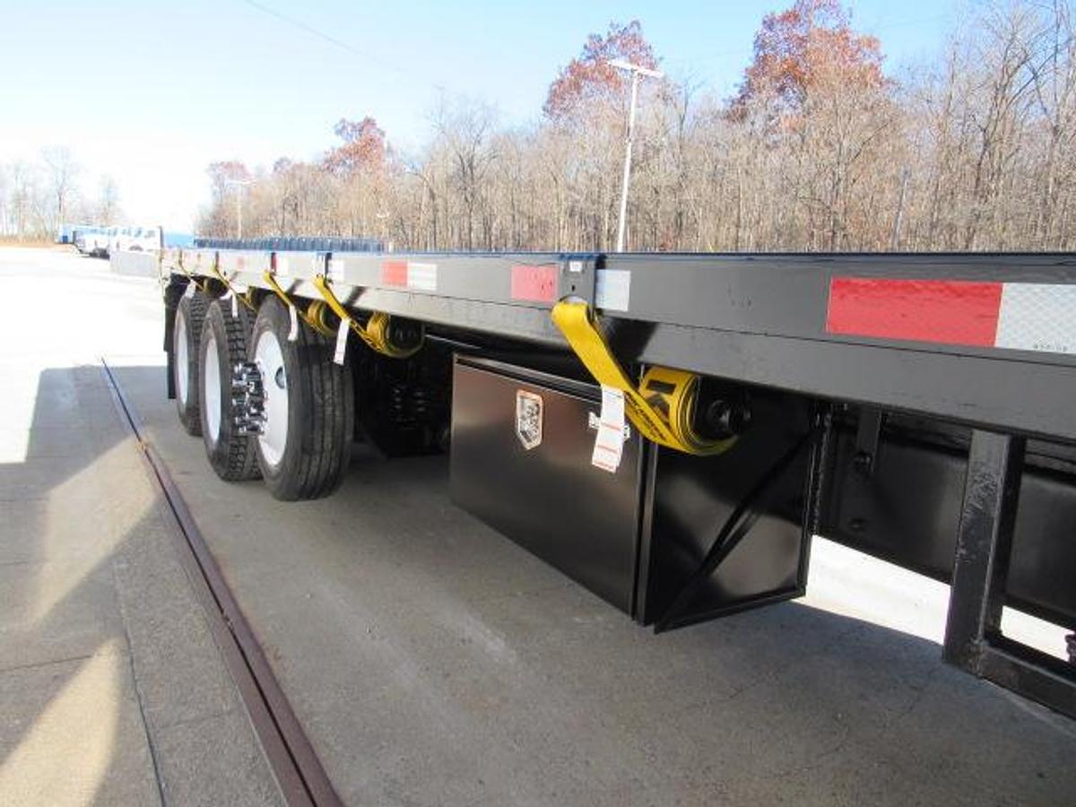 Used 2022 Freightliner M2 106