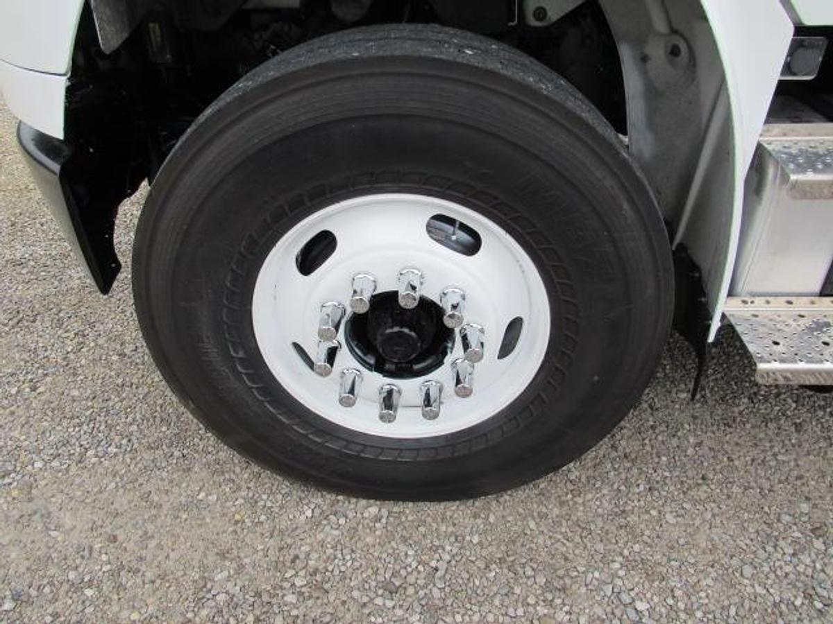 Used 2022 Freightliner M2 106