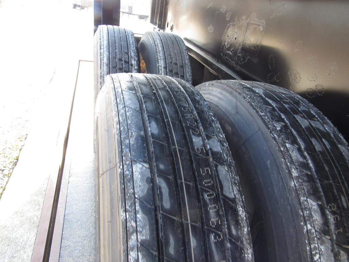 Used 2013 Great Dane Trailers  32' X 96" Flatbed Moffett Trailer