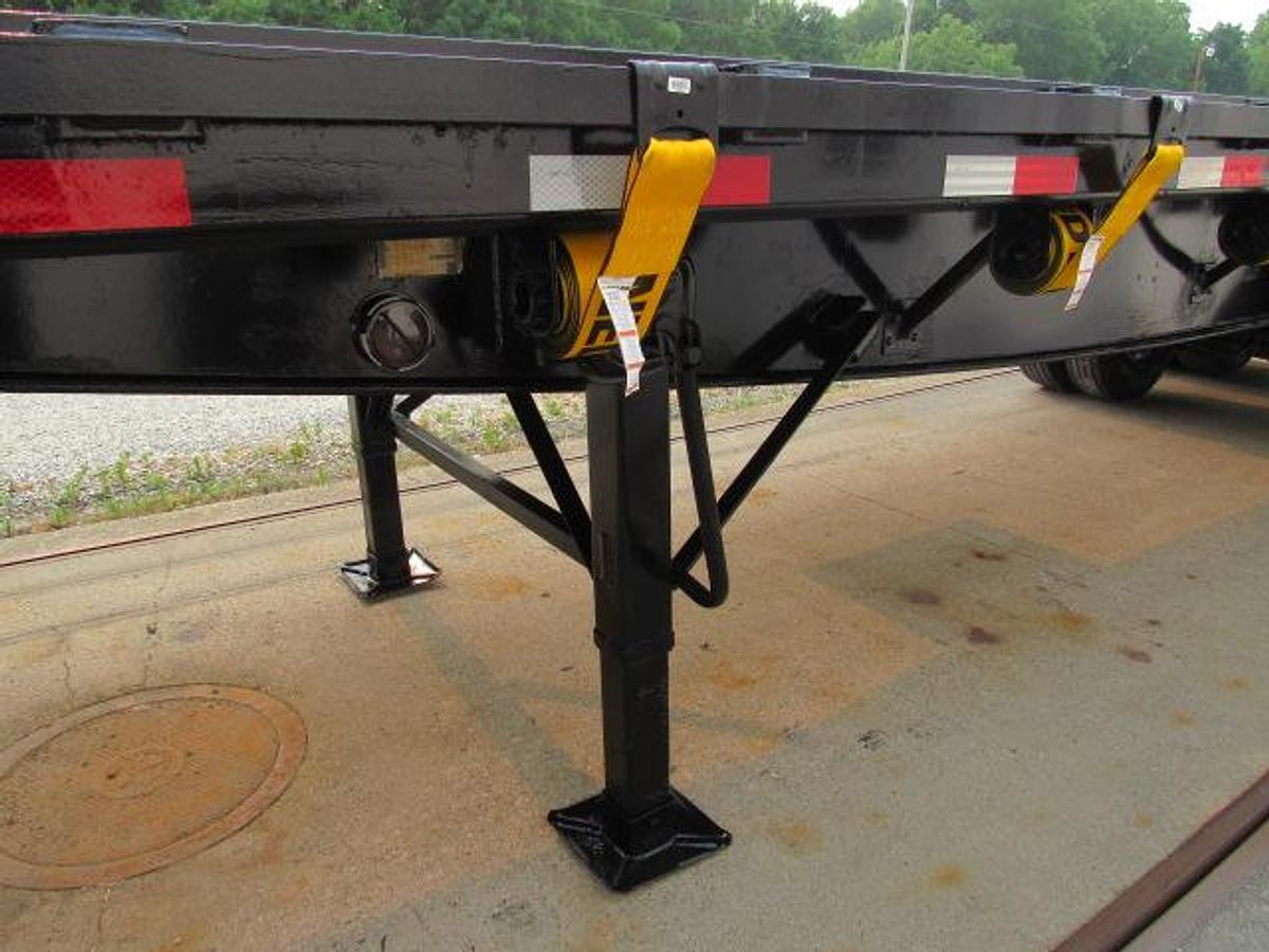 Used 2015 Great Dane Trailers  36' 6" X 102" Flatbed Moffett Trailer