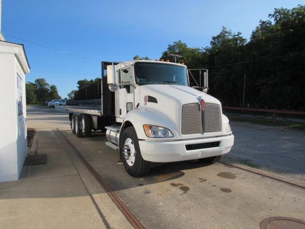Used 2021 Kenworth T370 Flatbed Truck