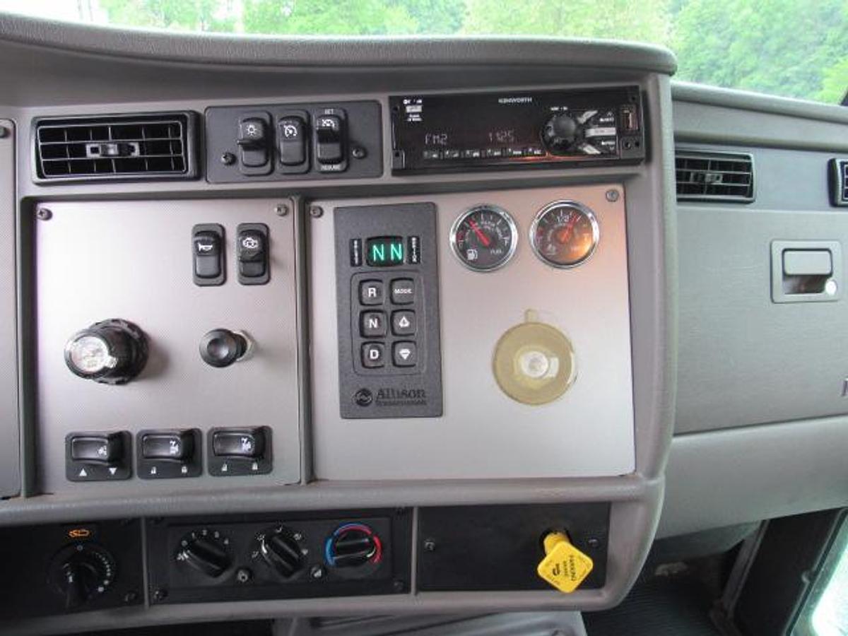 Used 2021 Kenworth T370 Flatbed Truck