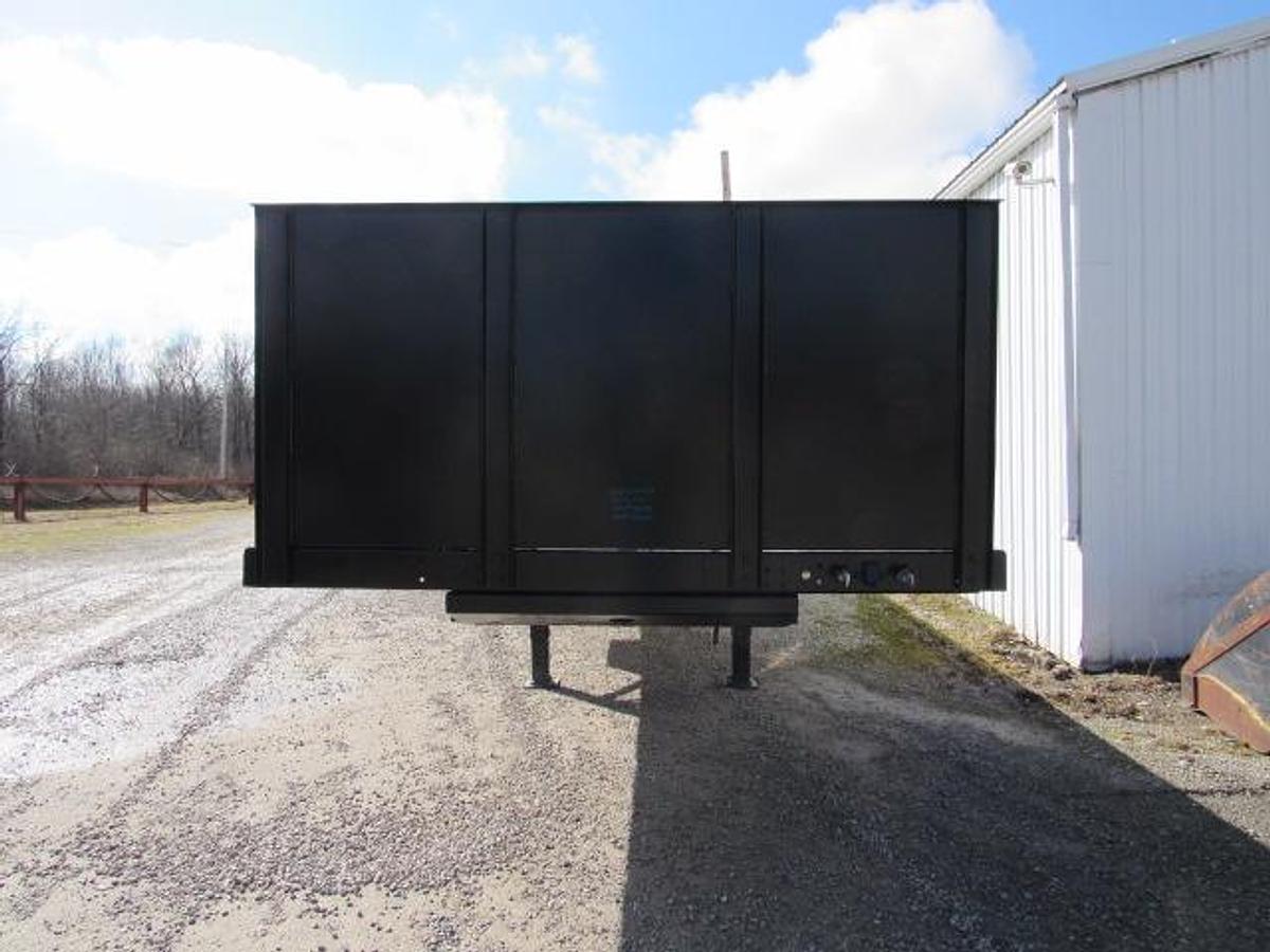 Used 2015 Utility 45' X 102" Princeton/Moffett Trailer