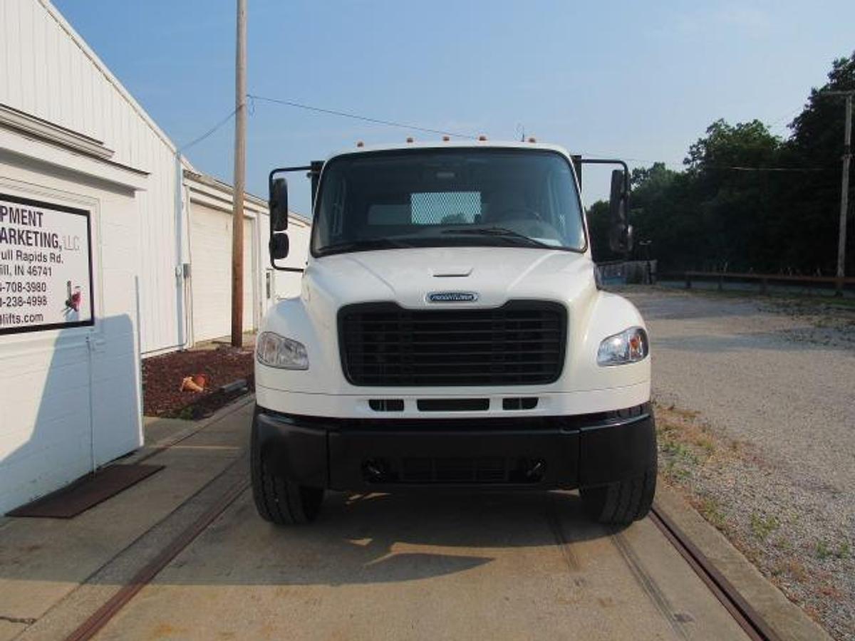 Used 2022 Freightliner M2 106