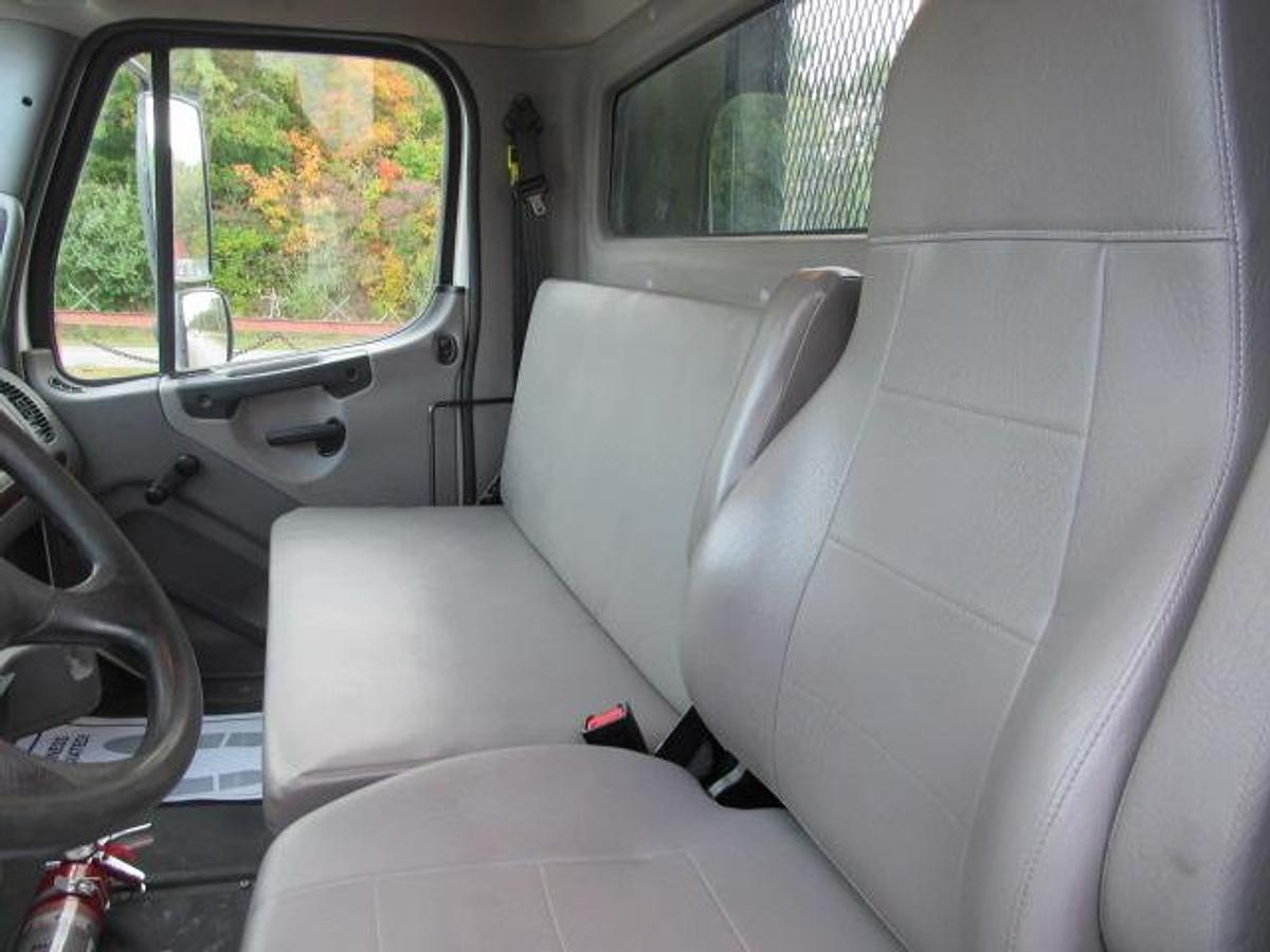 Used 2022 Freightliner M2 106