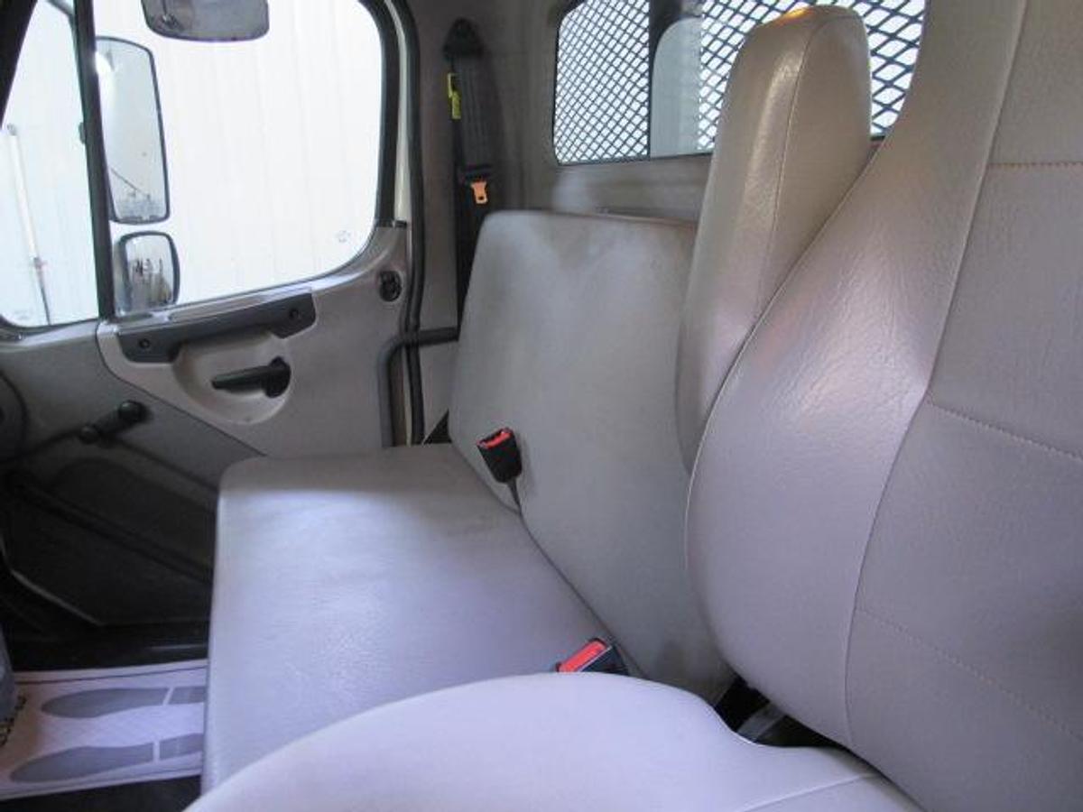 Used 2022 Freightliner M2 106